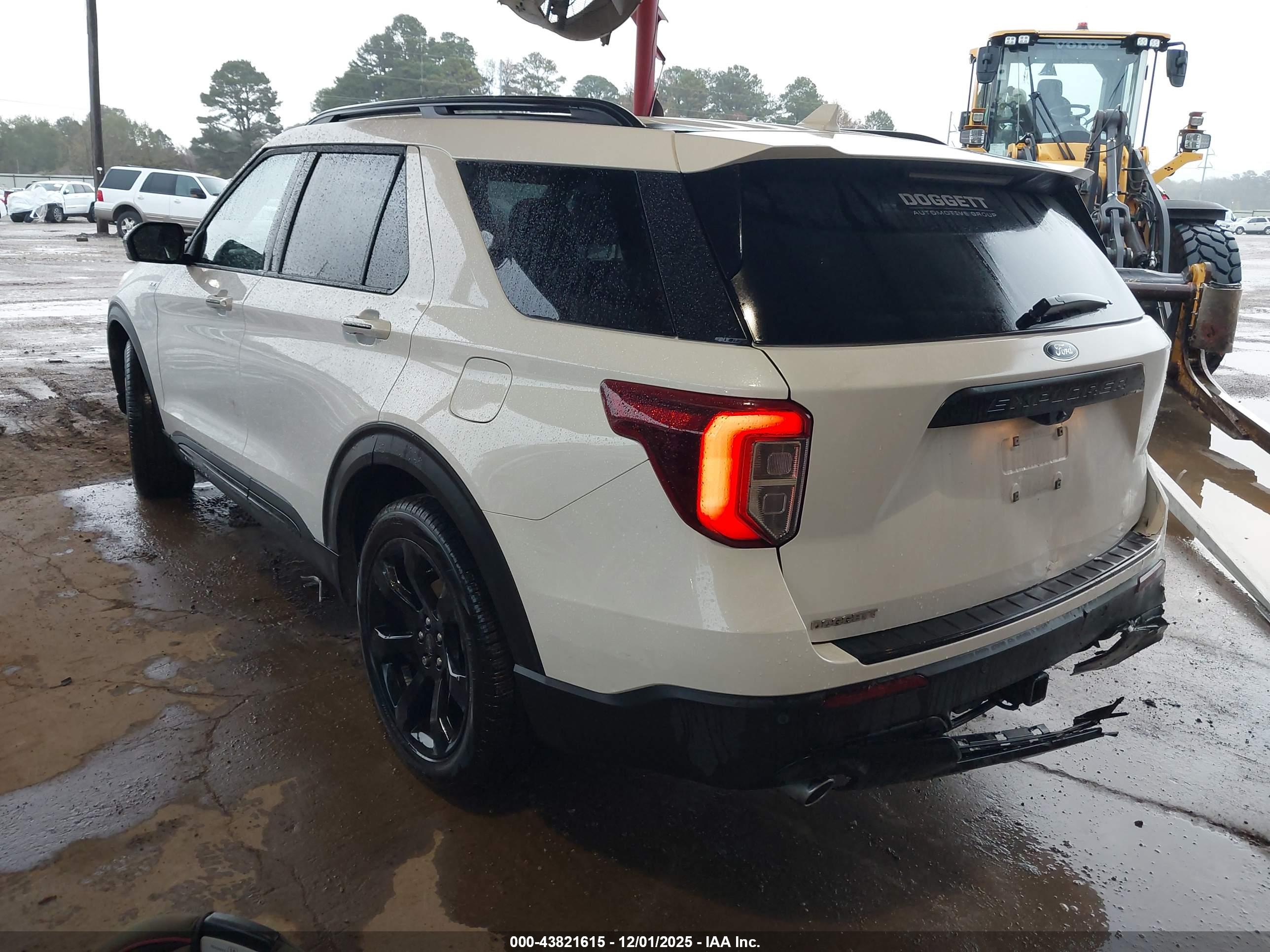 FORD EXPLORER image 3
