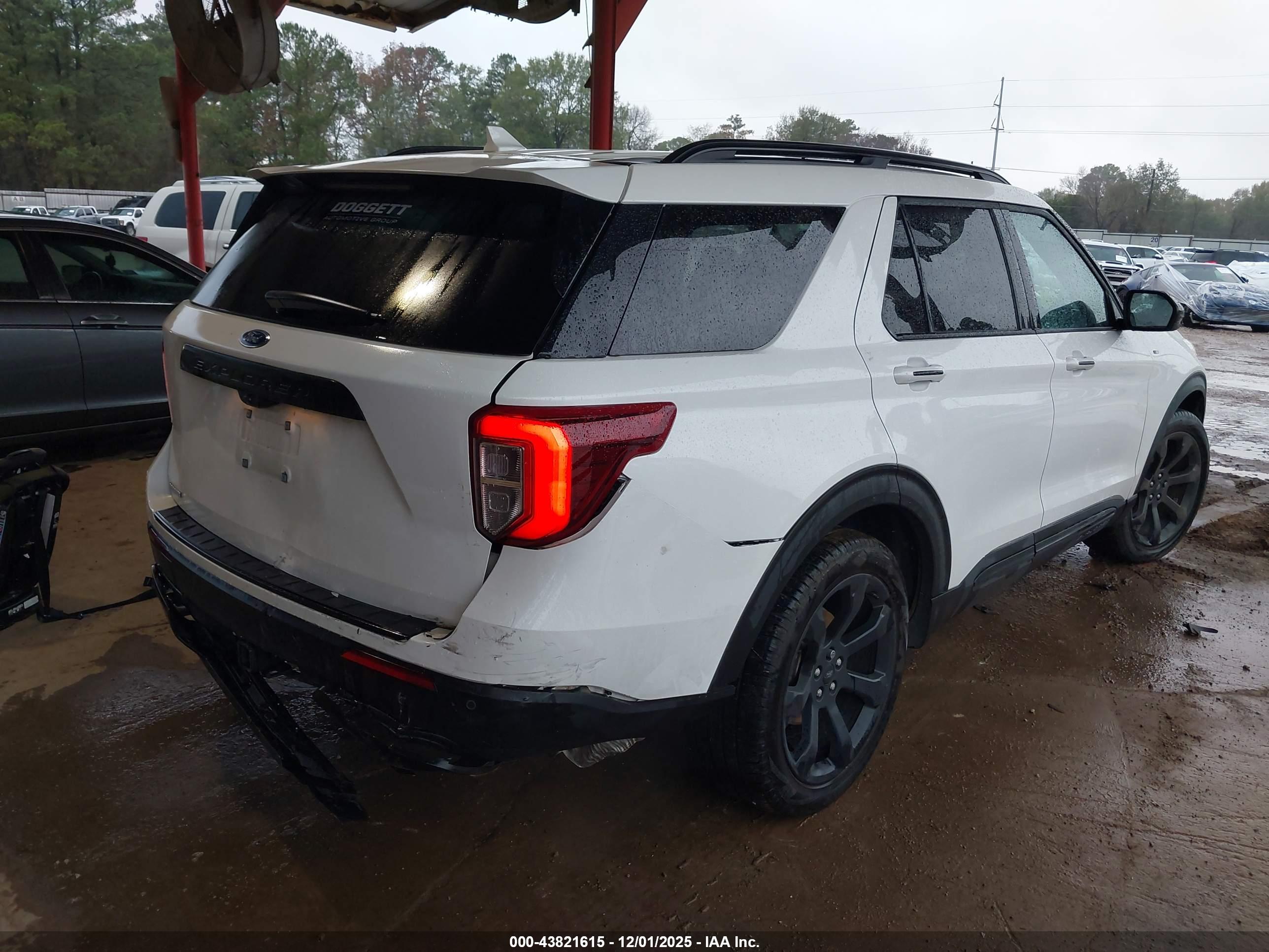 FORD EXPLORER image 4