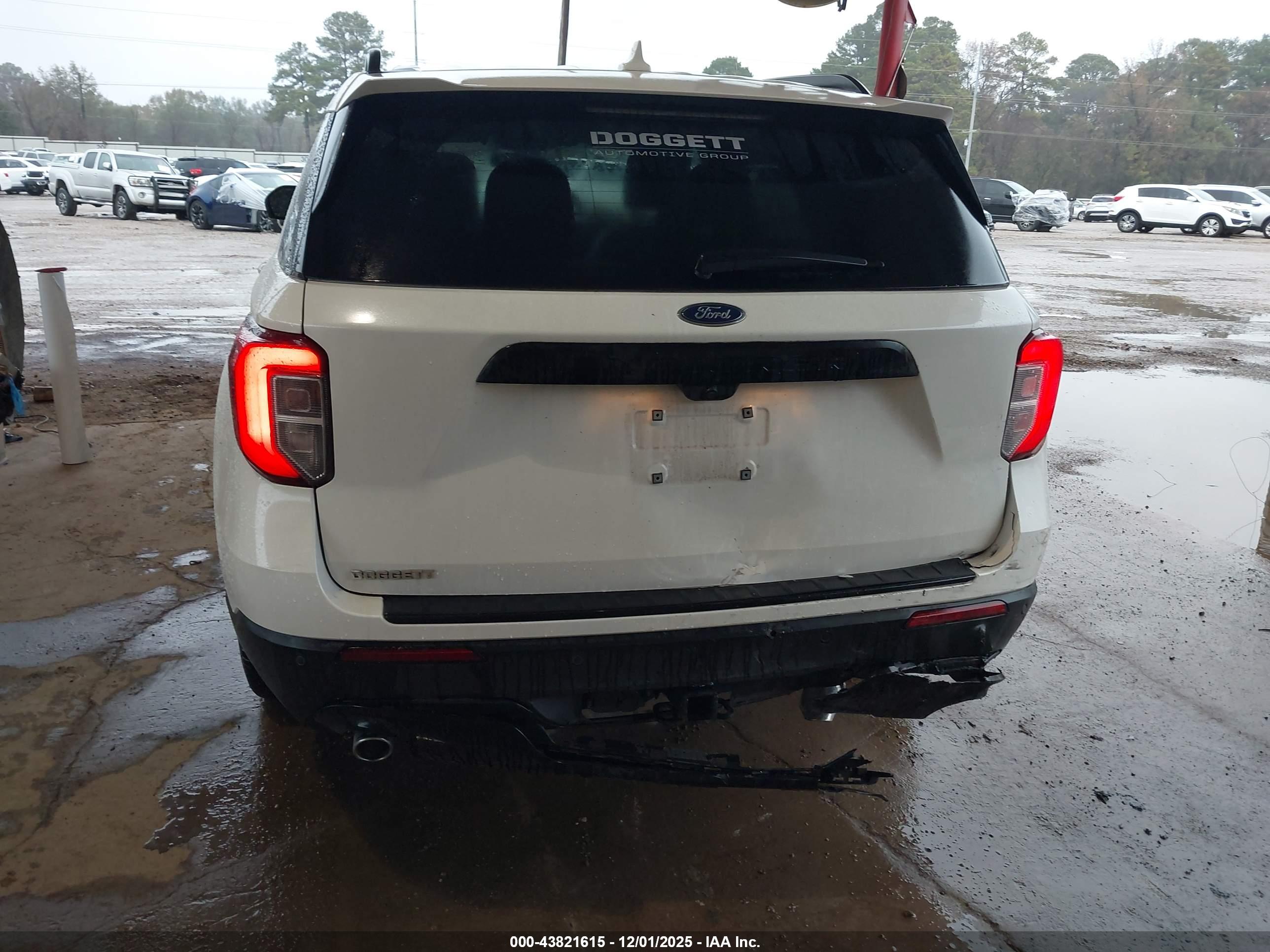 FORD EXPLORER image 6