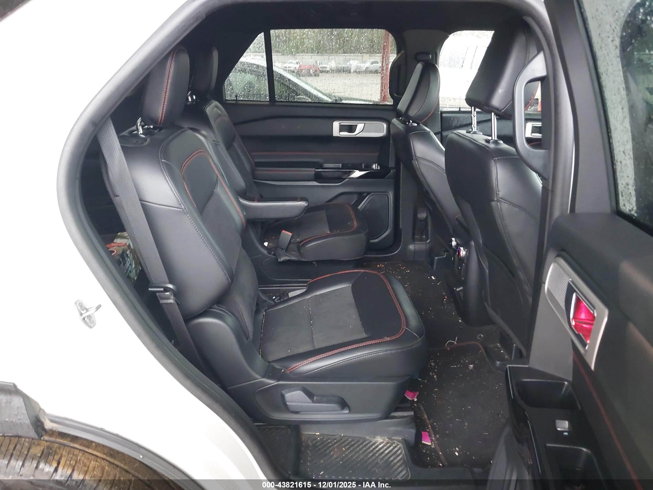 FORD EXPLORER image 8
