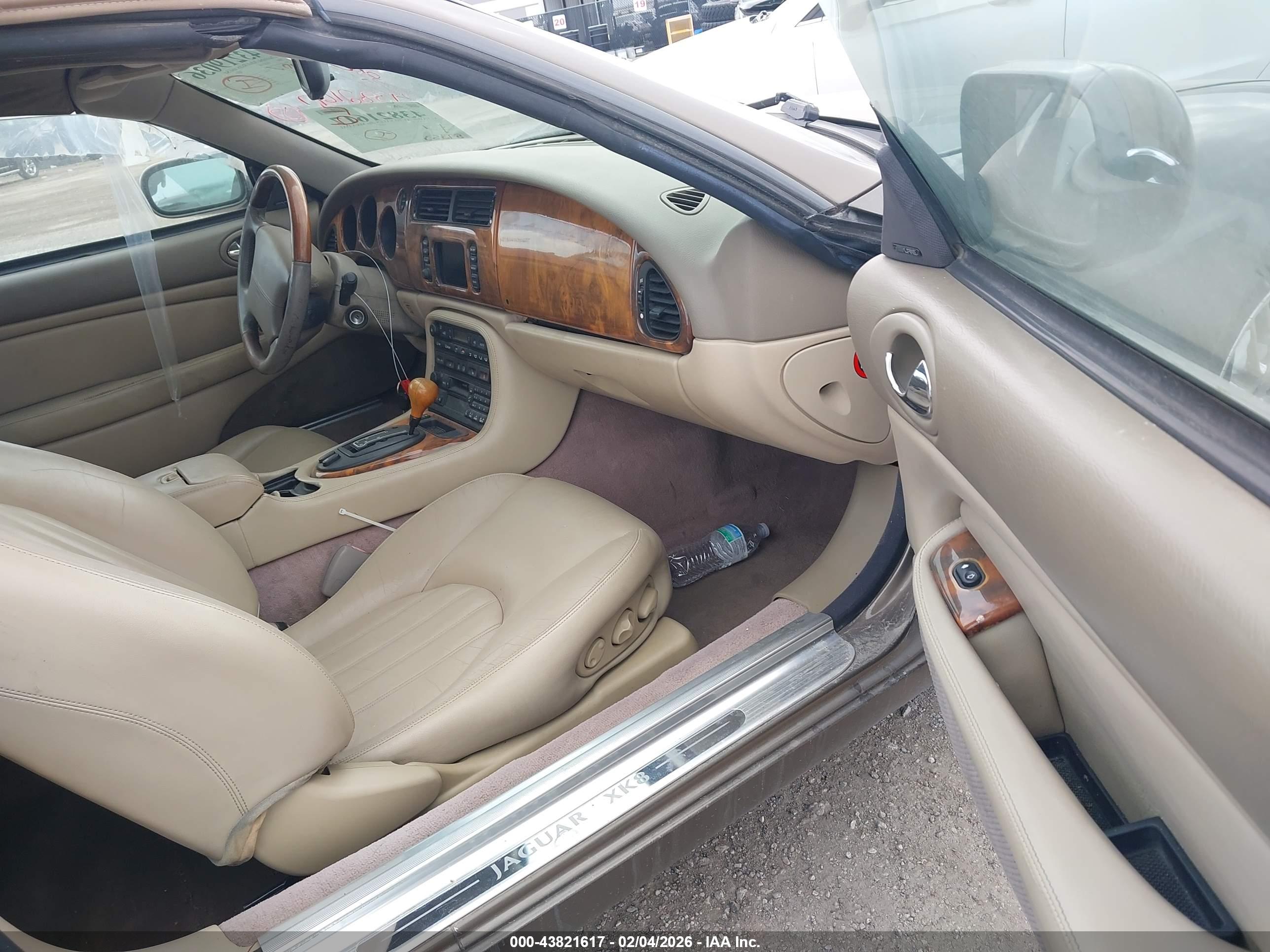 JAGUAR XK8 image 5