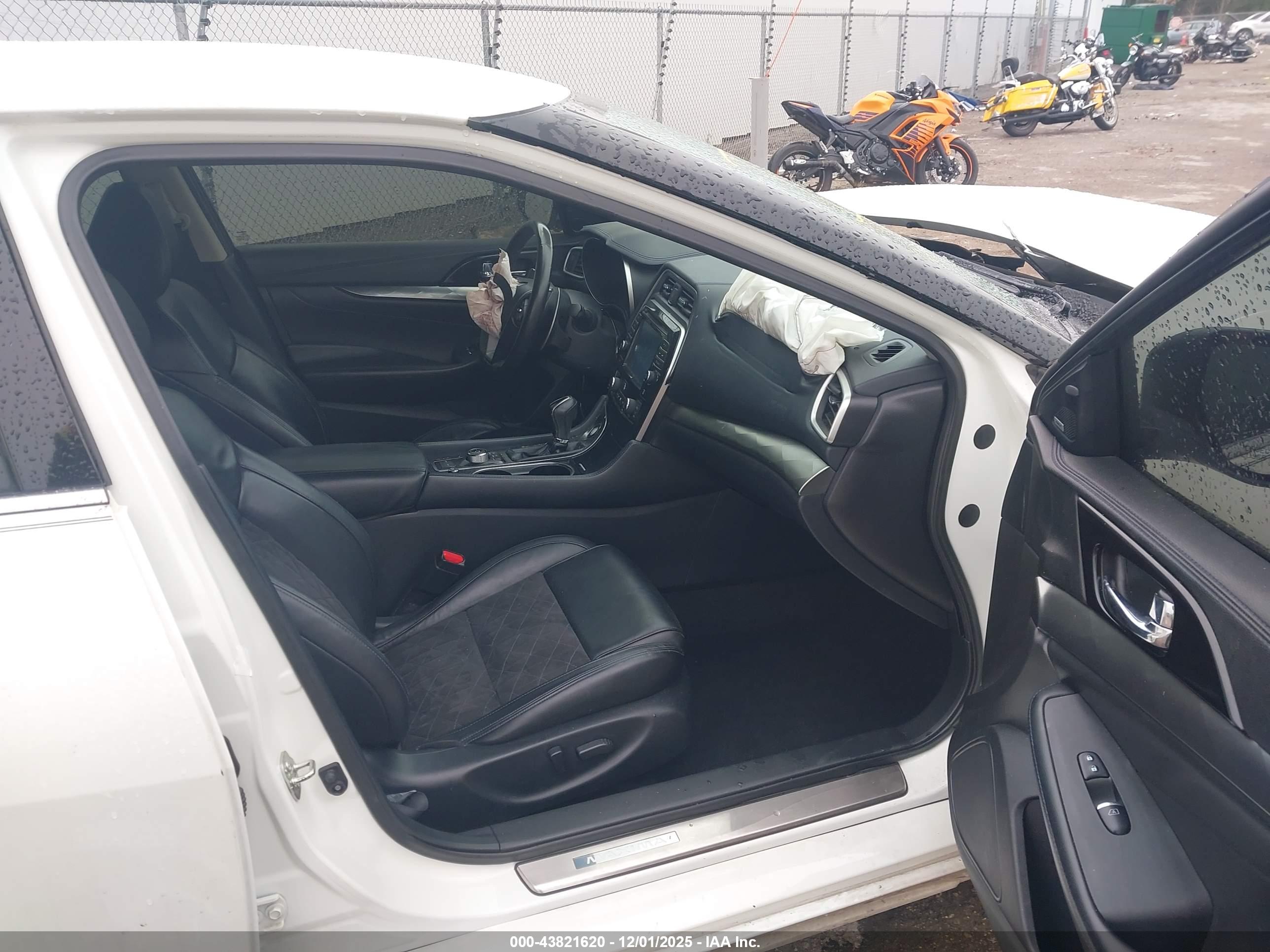 NISSAN MAXIMA image 5