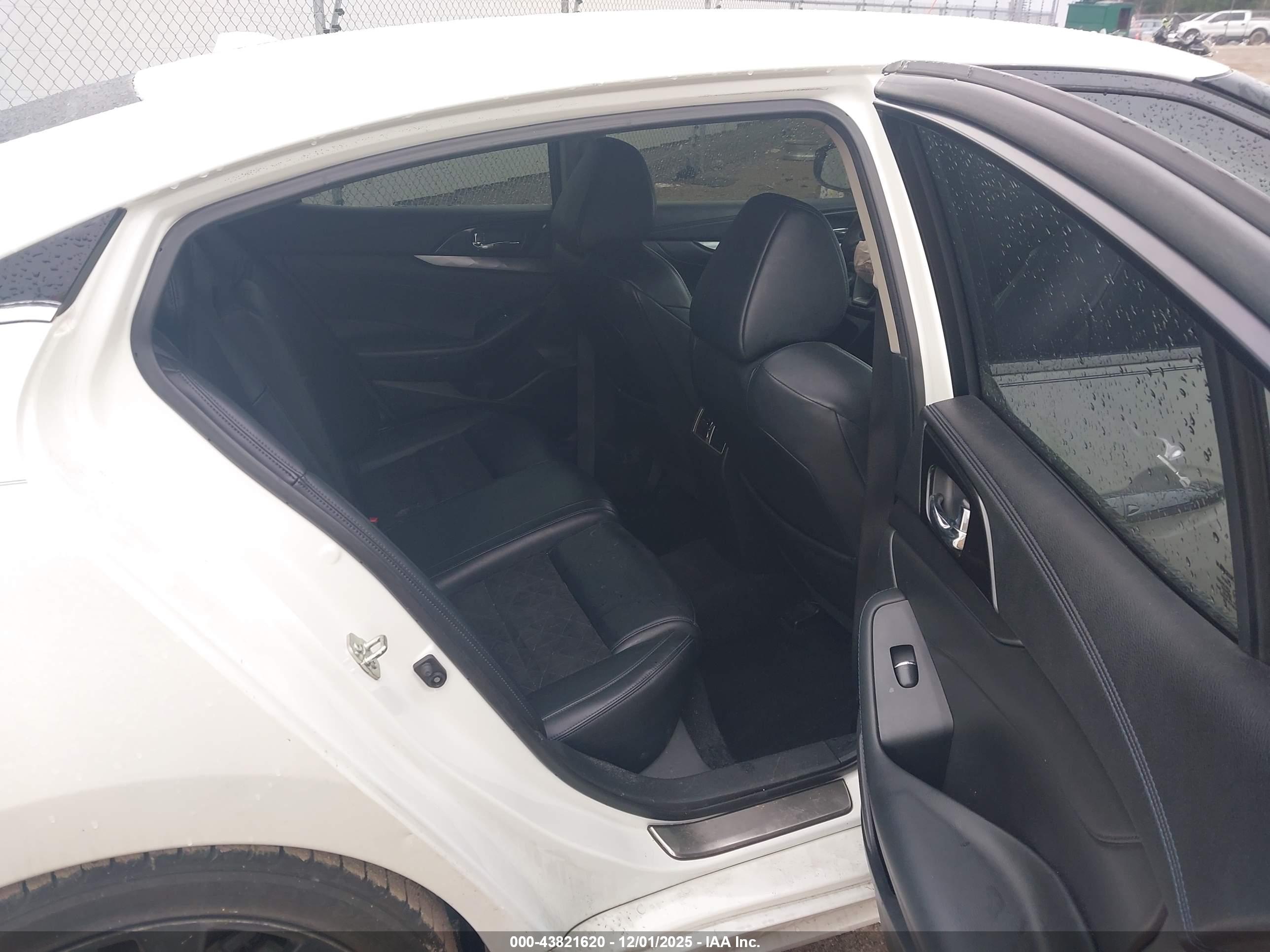 NISSAN MAXIMA image 8