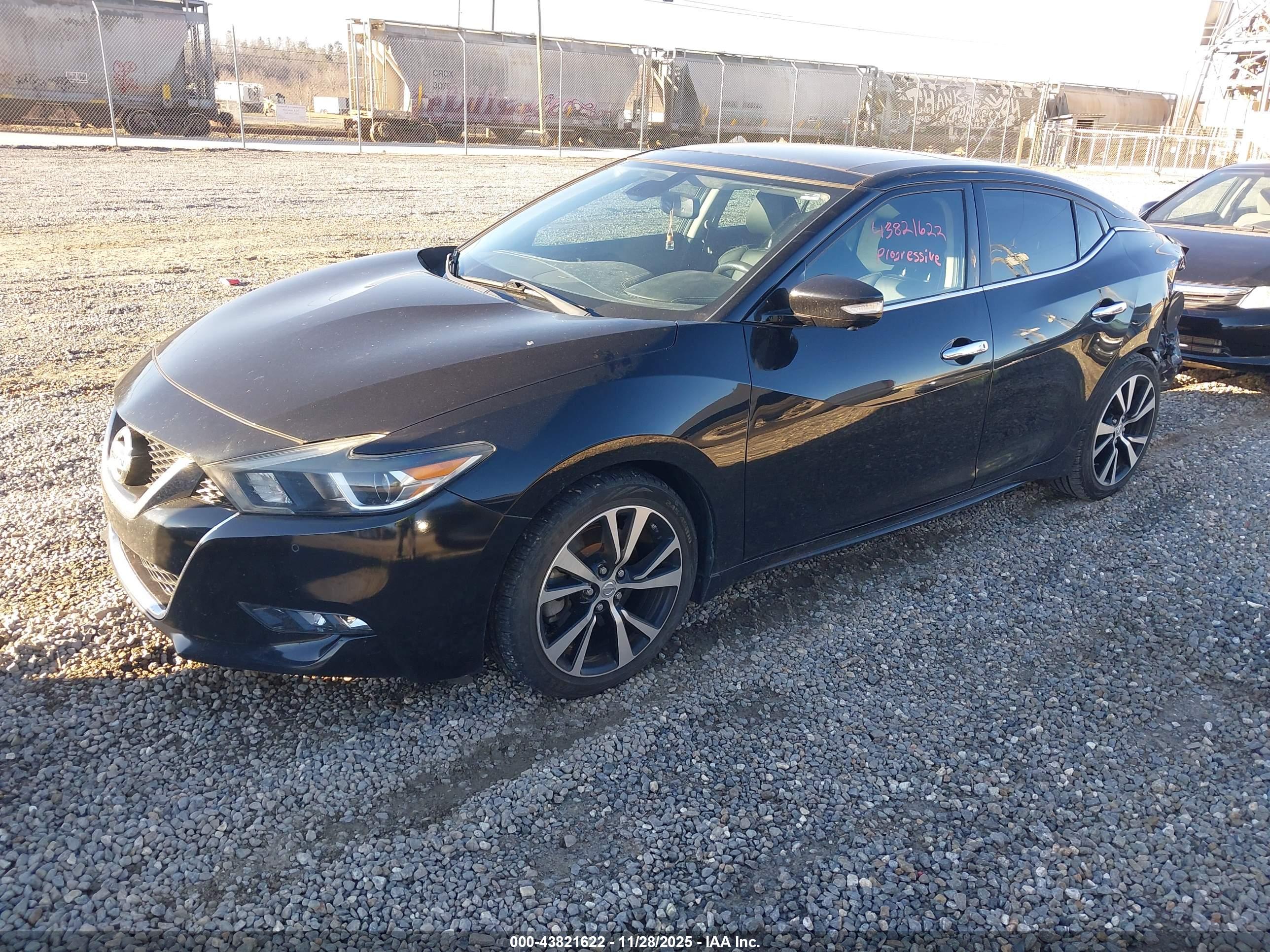 NISSAN MAXIMA image 2