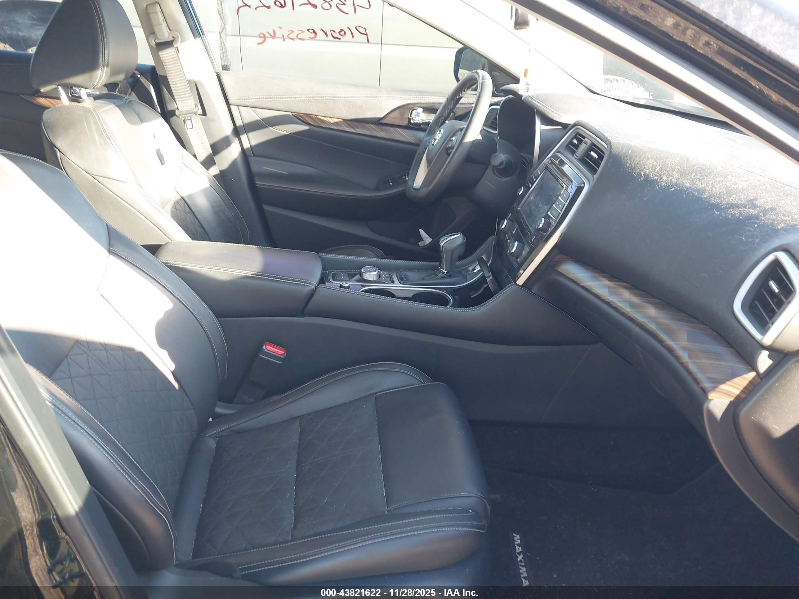 NISSAN MAXIMA image 5
