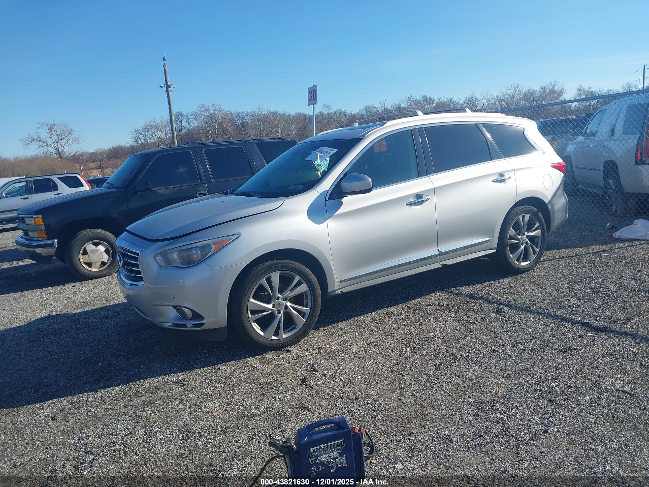 INFINITI JX35 image 2