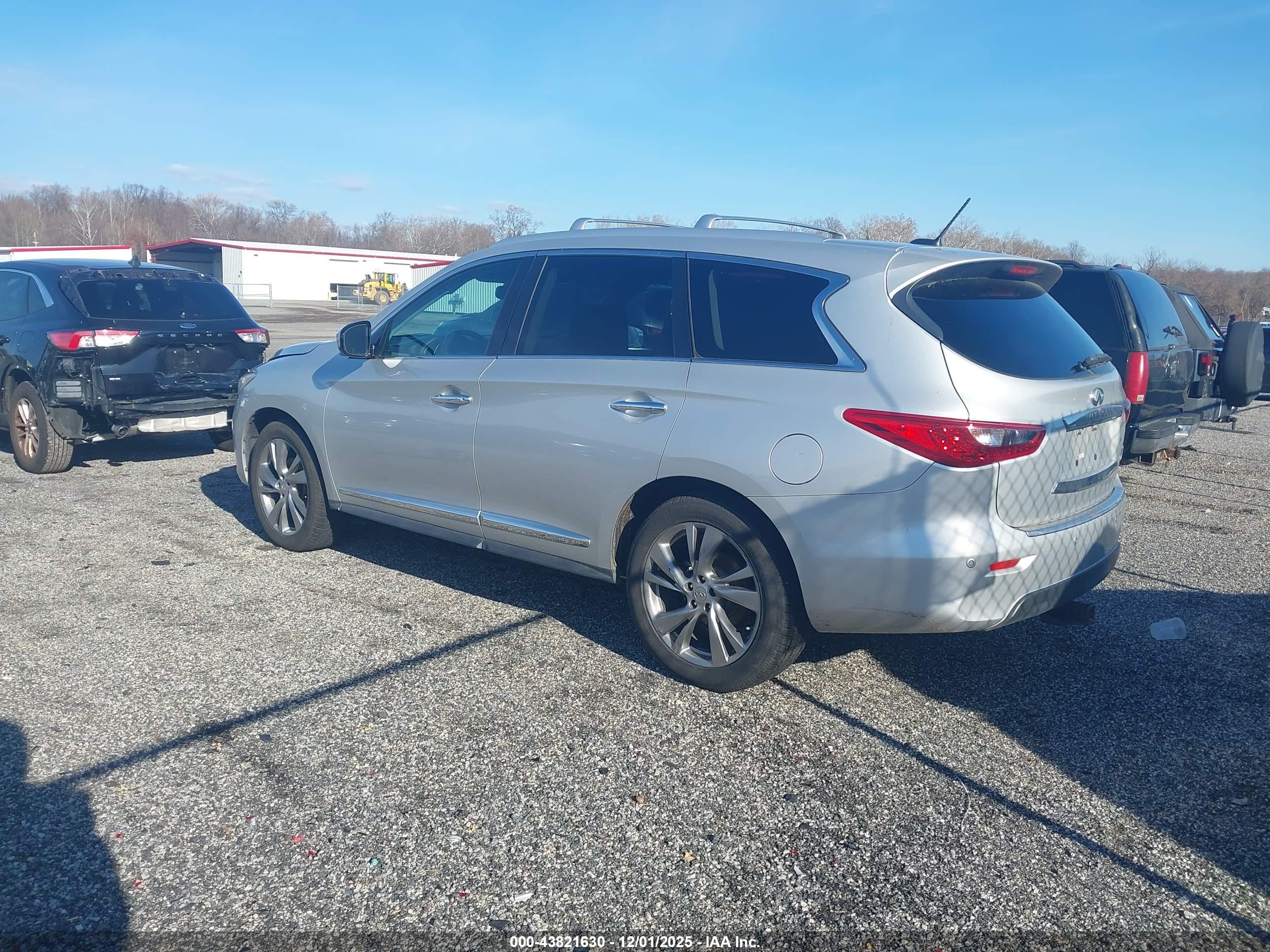 INFINITI JX35 image 3