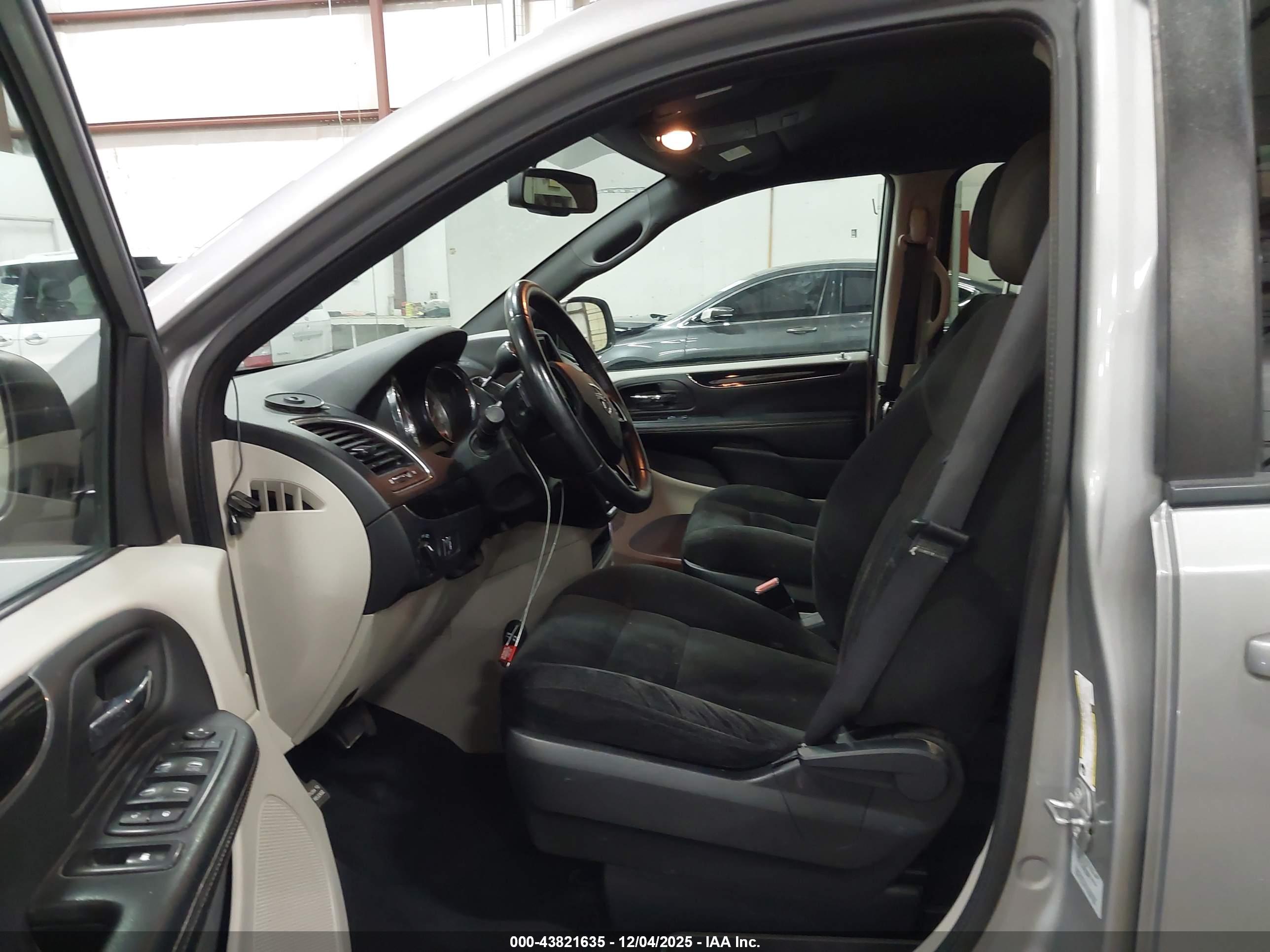 DODGE GRAND image 5