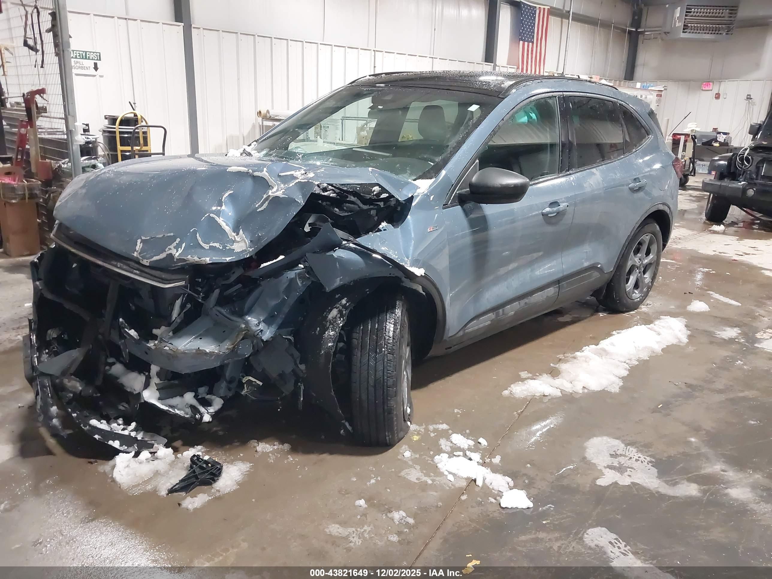 FORD ESCAPE image 2