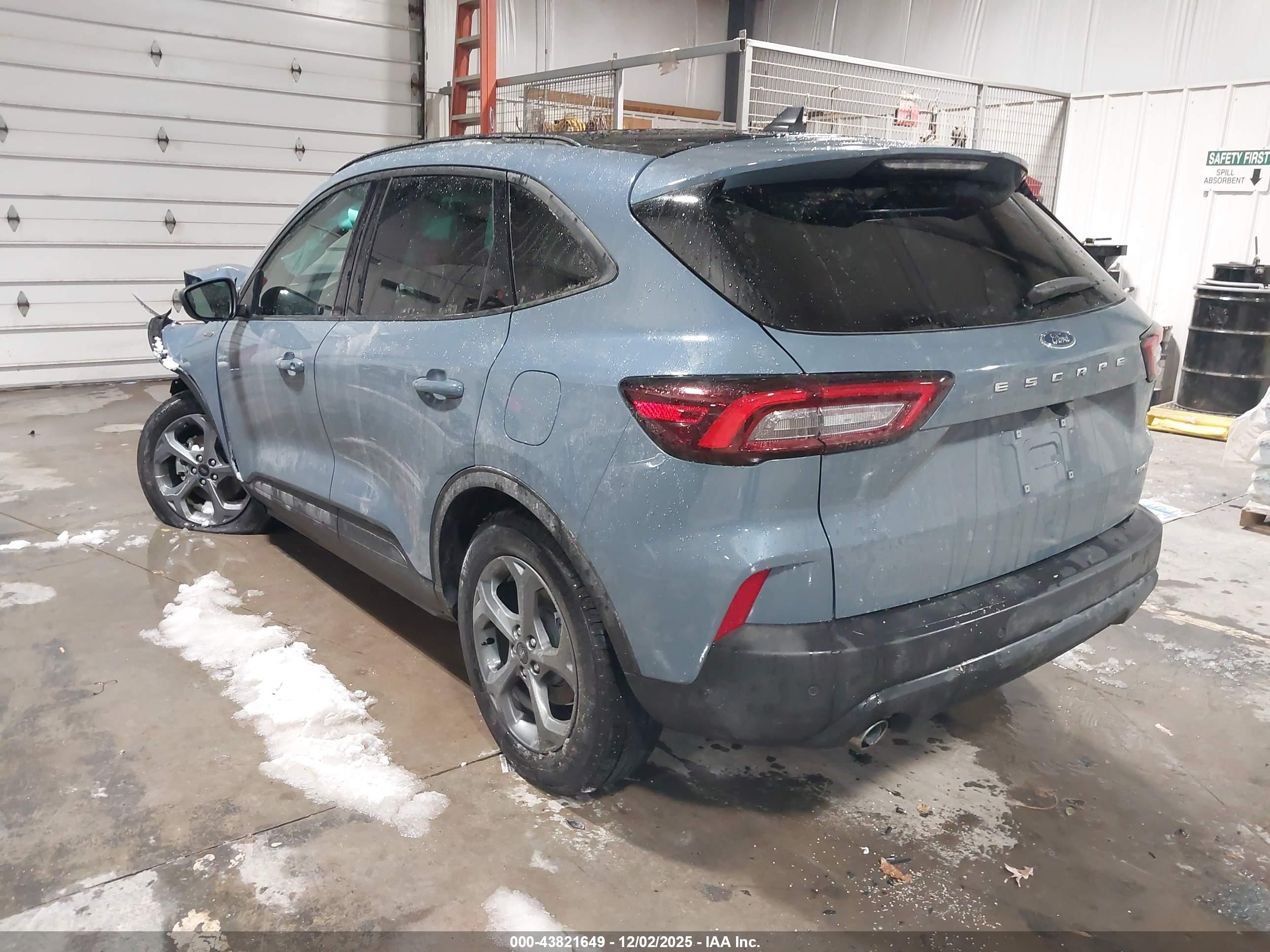 FORD ESCAPE image 3