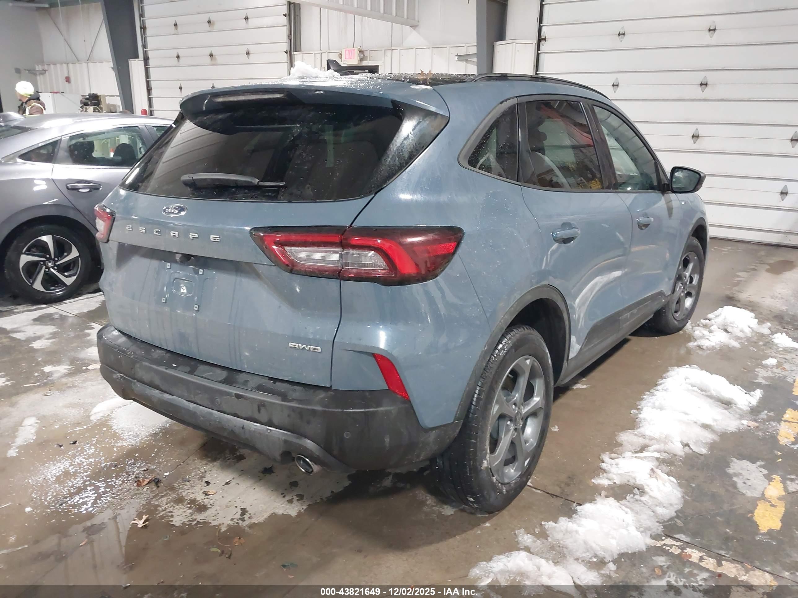FORD ESCAPE image 4