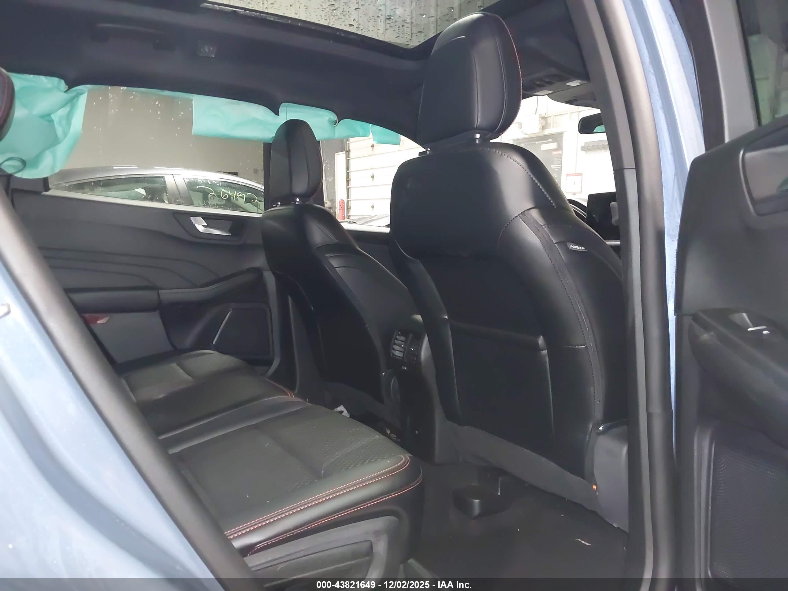 FORD ESCAPE image 8