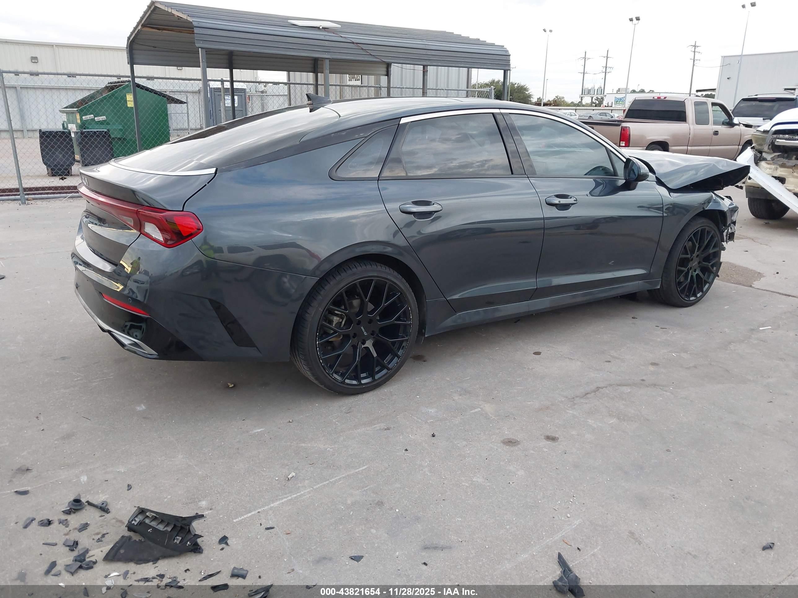 KIA K5 image 4