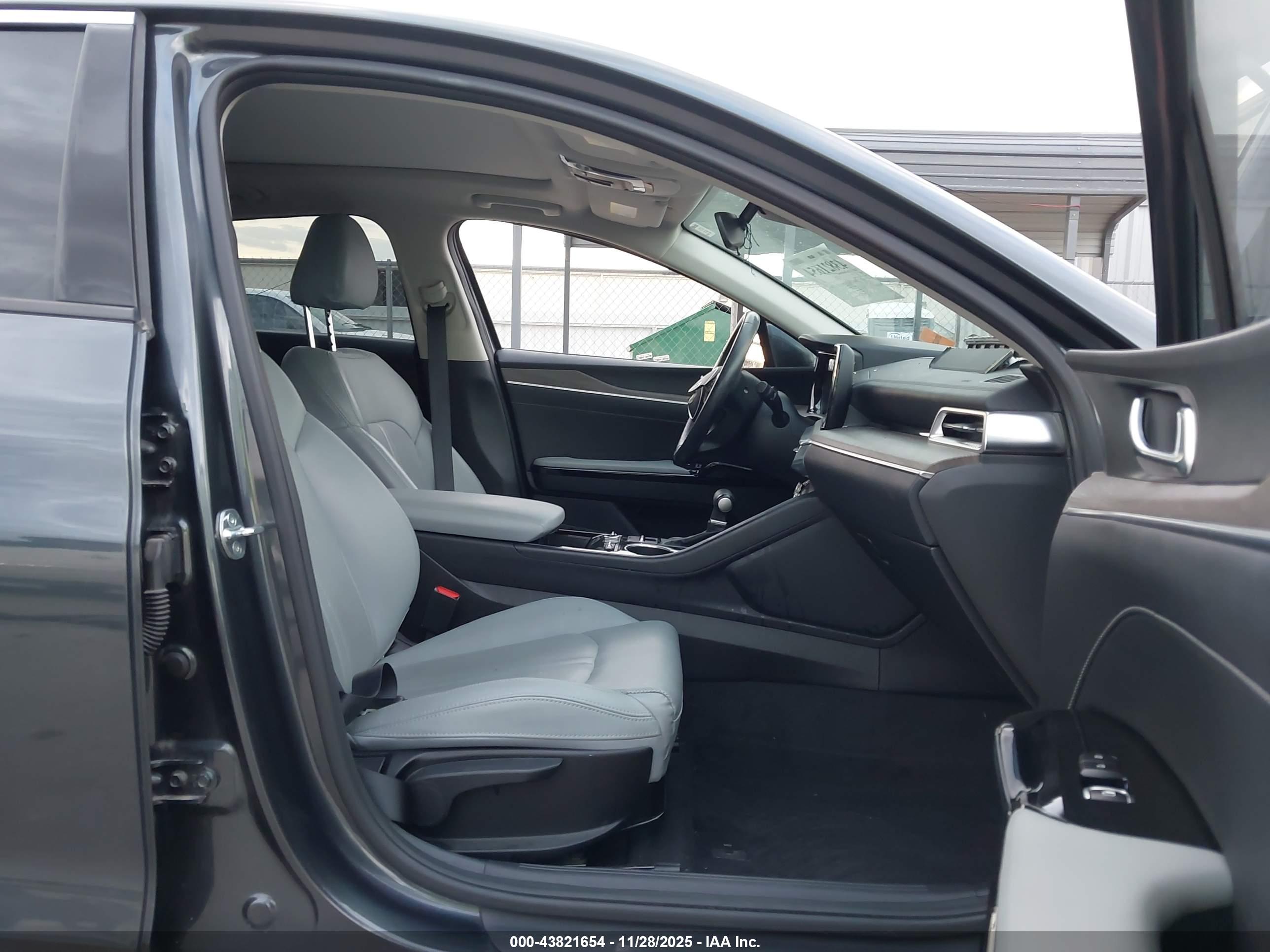 KIA K5 image 5