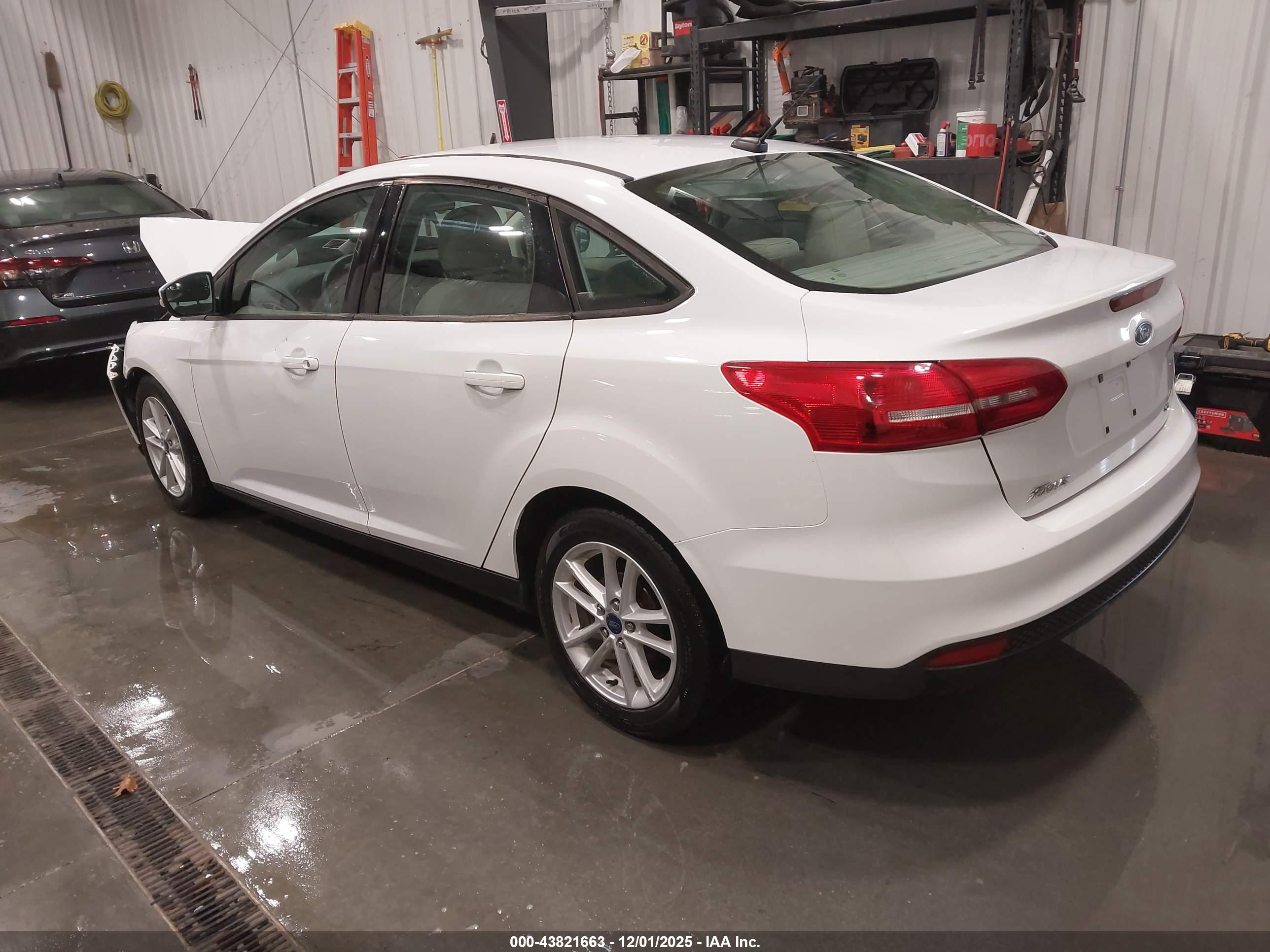 FORD FOCUS image 3