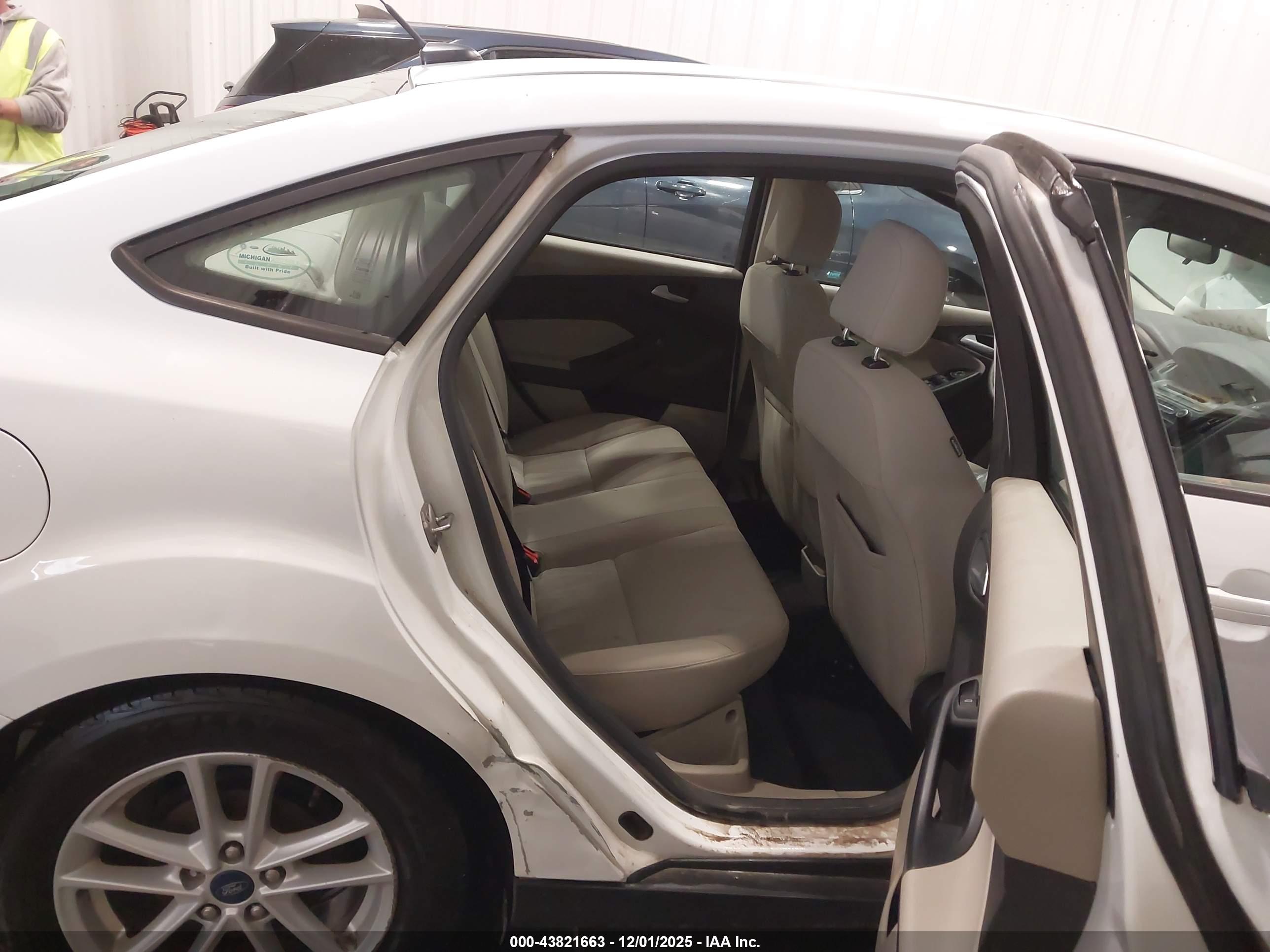 FORD FOCUS image 8