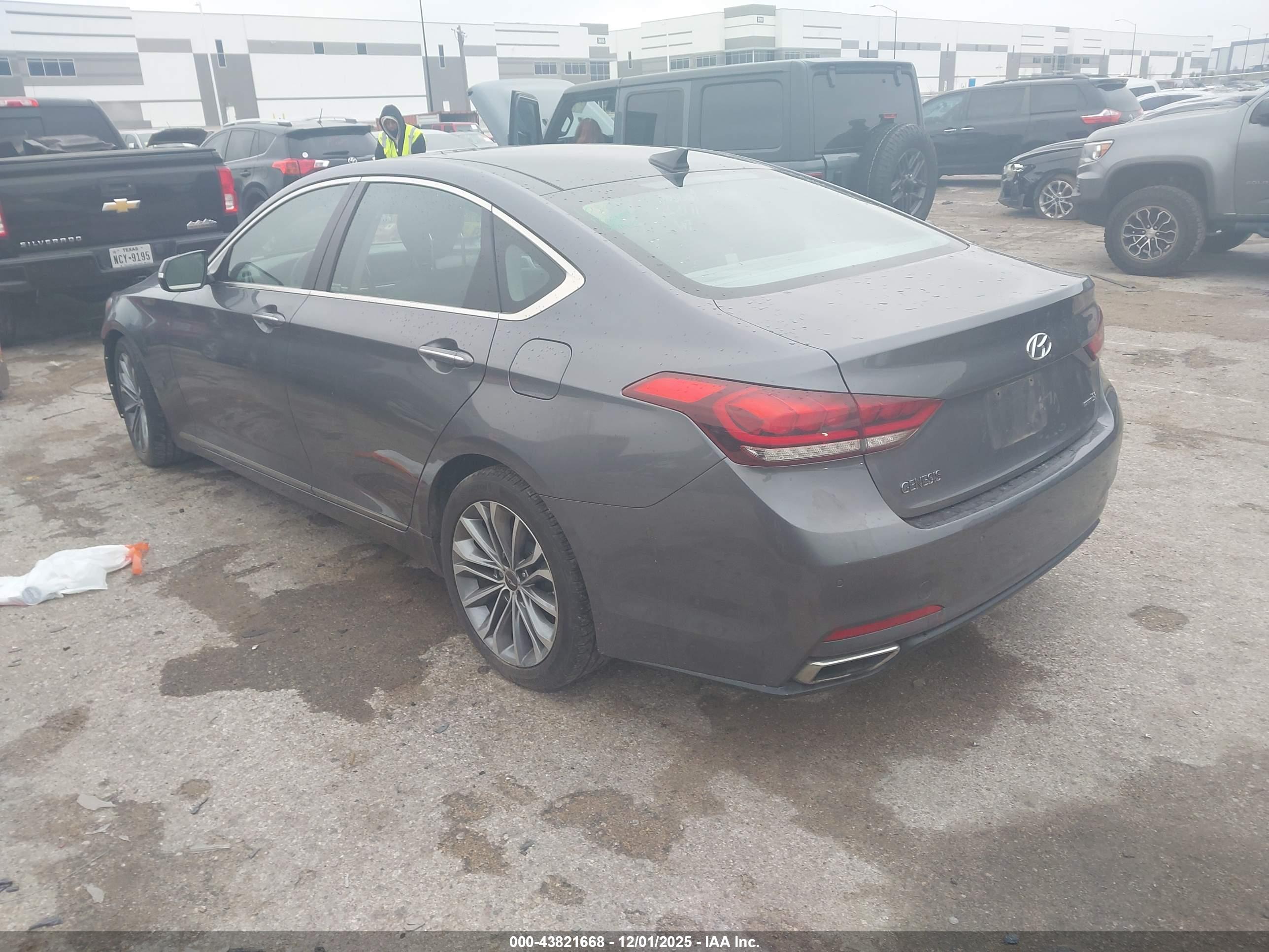 HYUNDAI GENESIS image 3