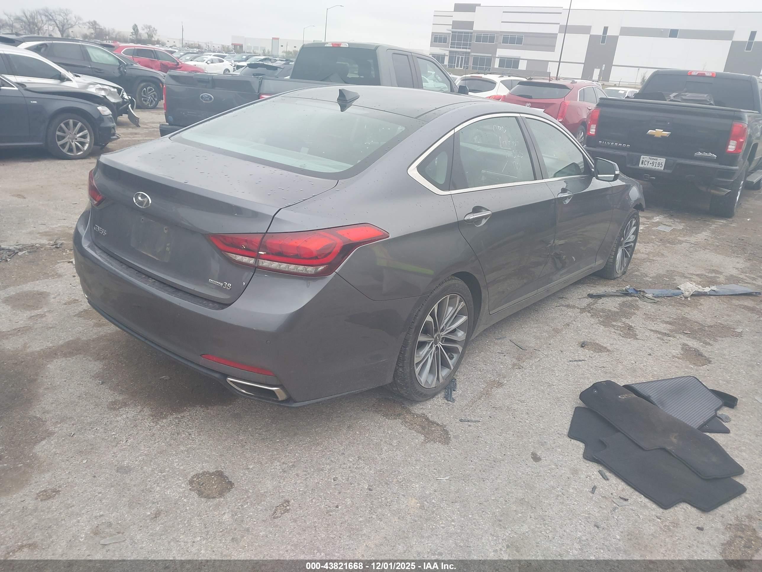 HYUNDAI GENESIS image 4