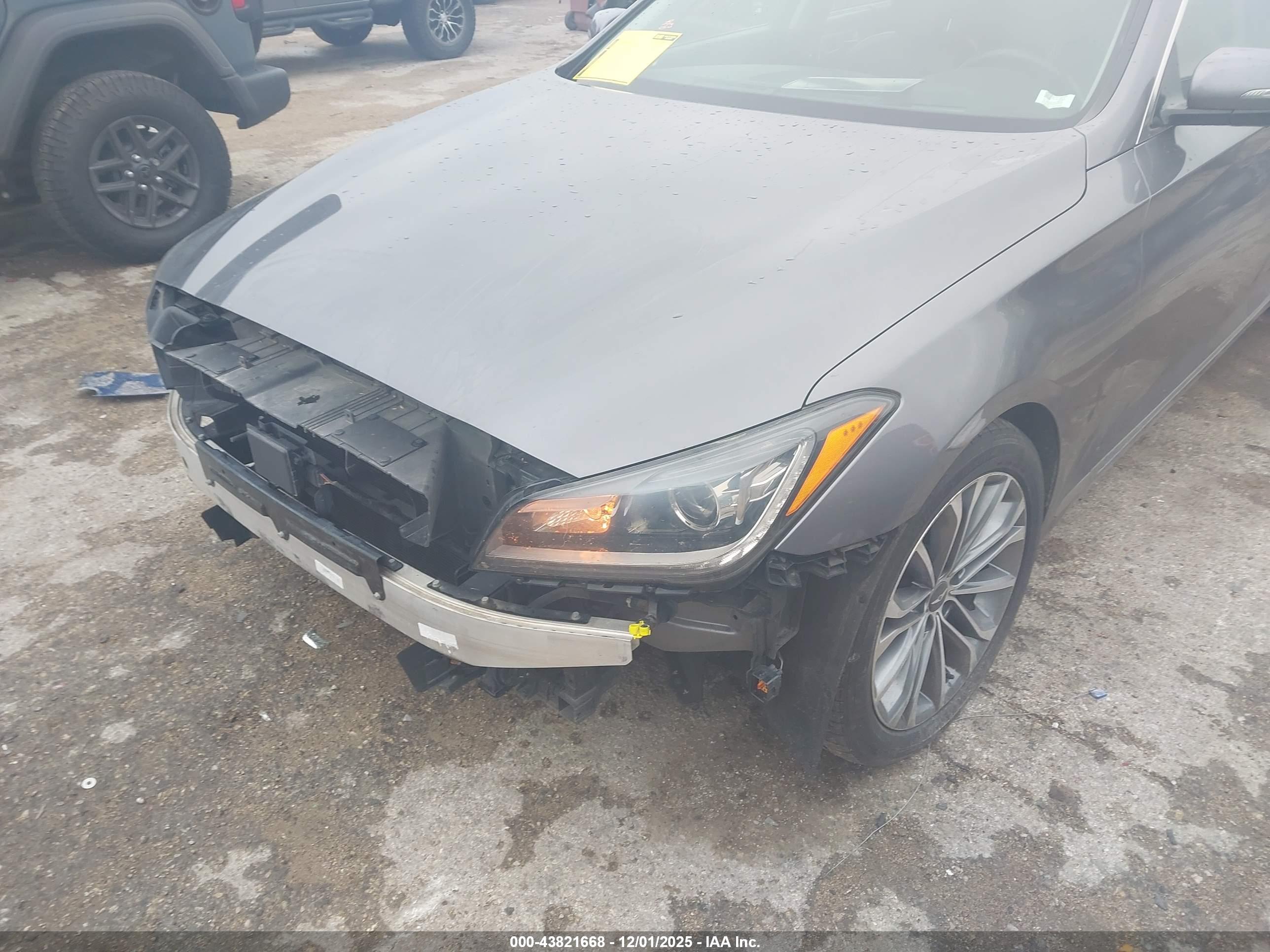 HYUNDAI GENESIS image 6
