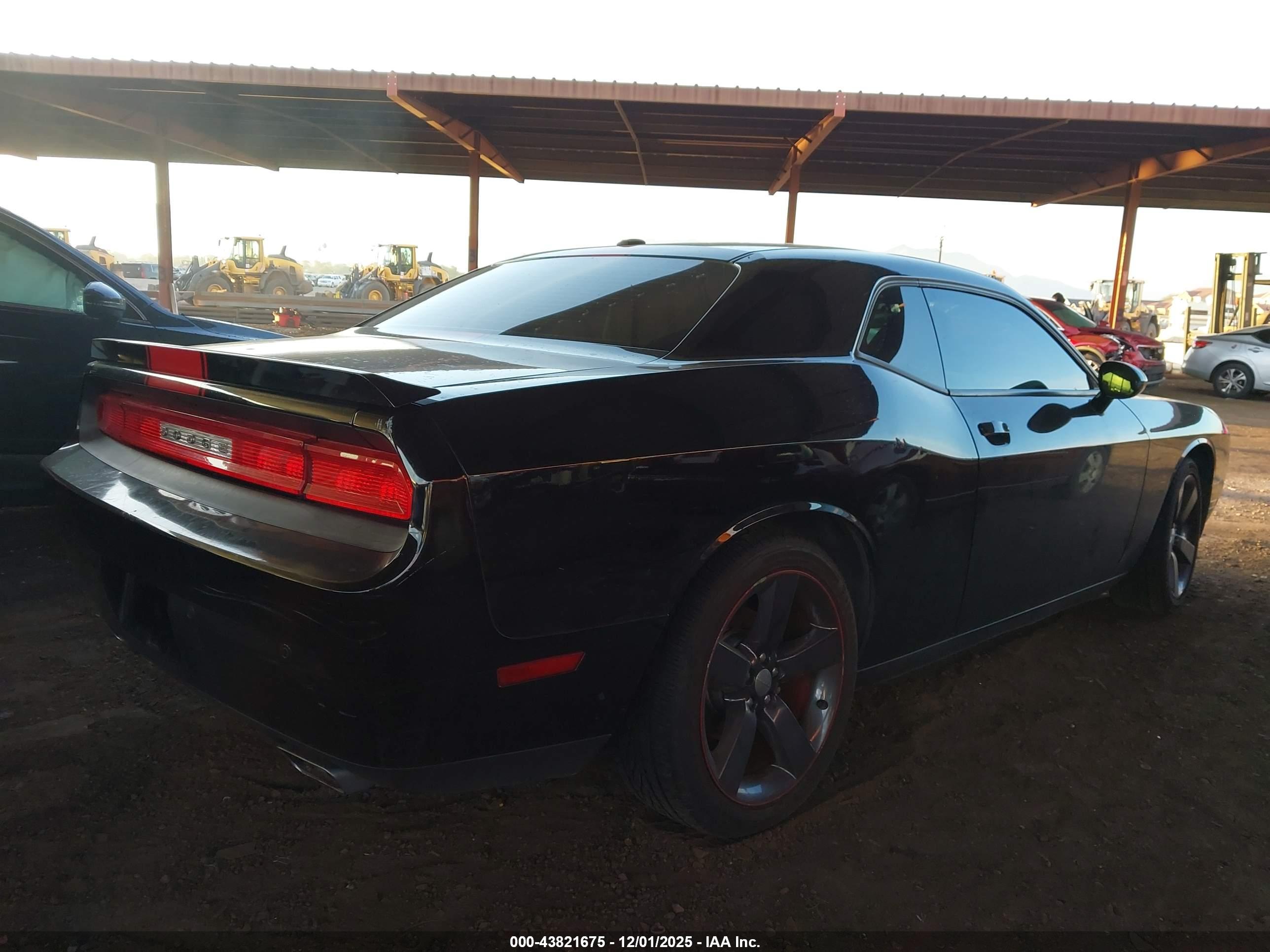 DODGE CHALLENGER image 4