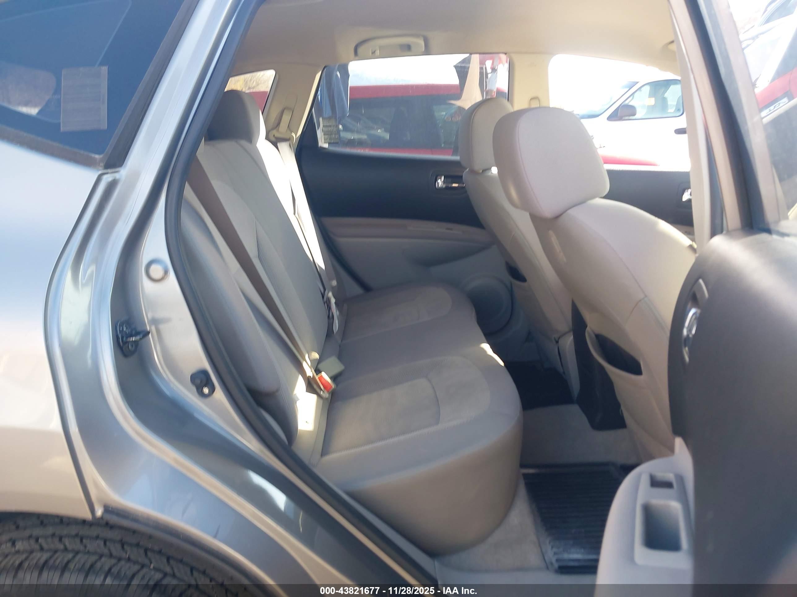 NISSAN ROGUE image 8