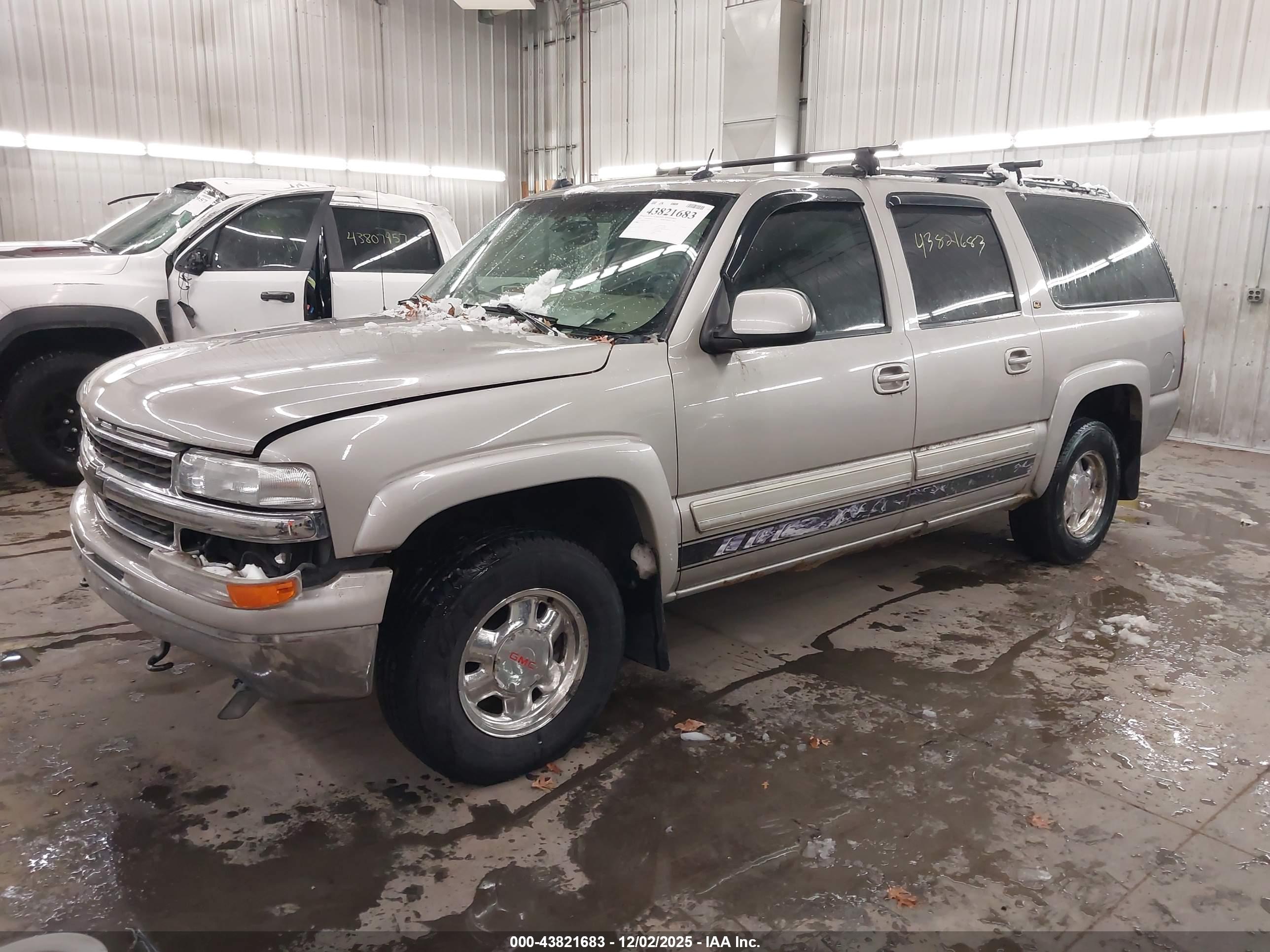 CHEVROLET SUBURBAN image 2