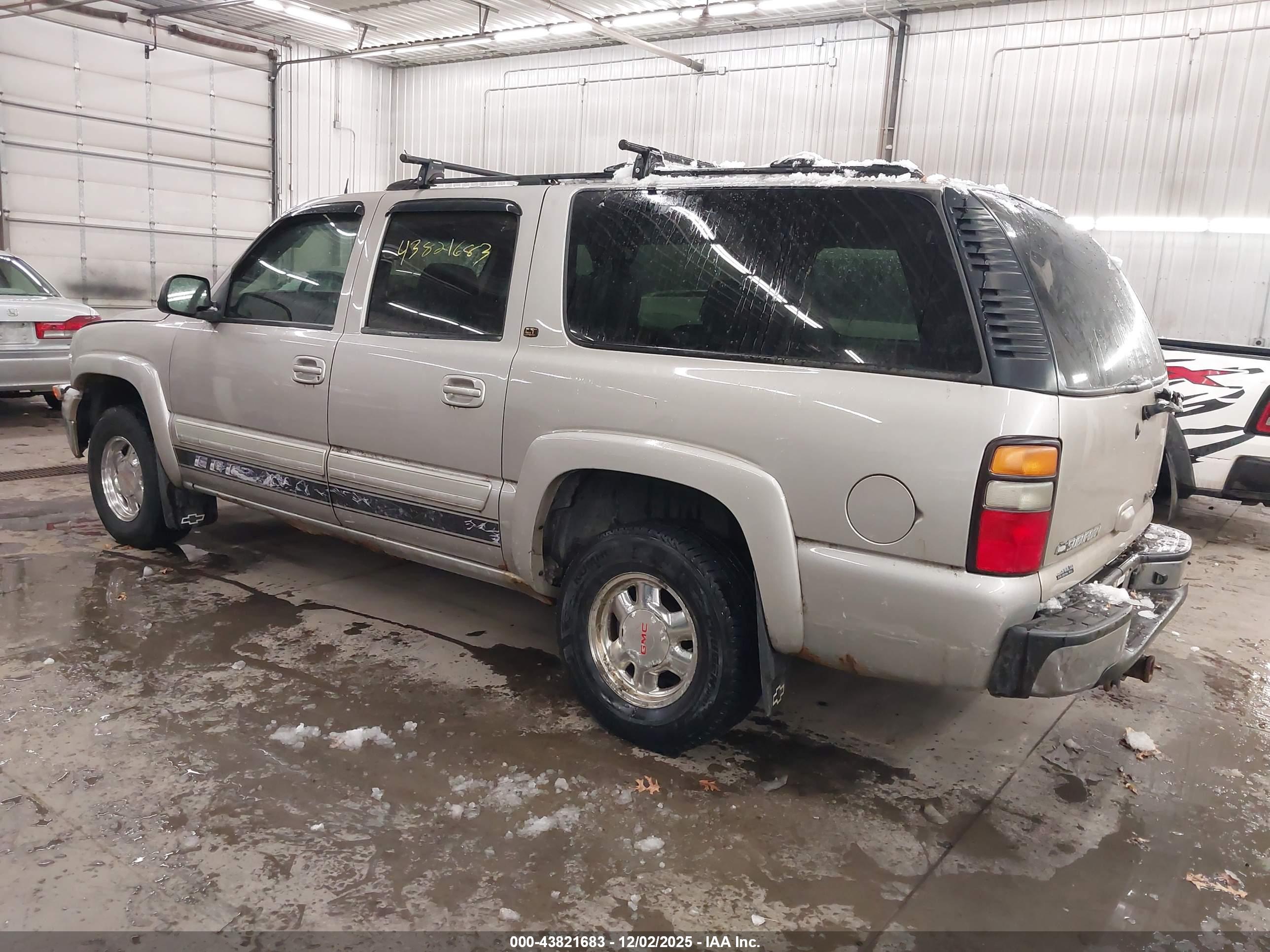 CHEVROLET SUBURBAN image 3