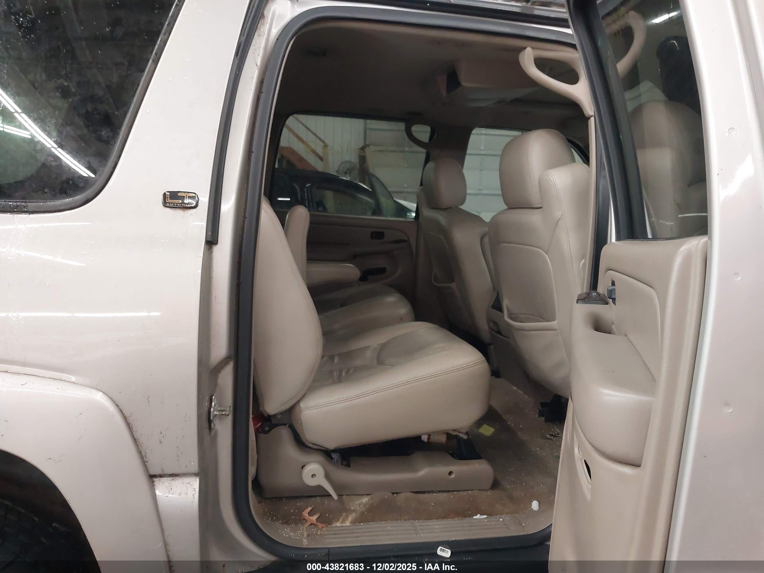 CHEVROLET SUBURBAN image 8