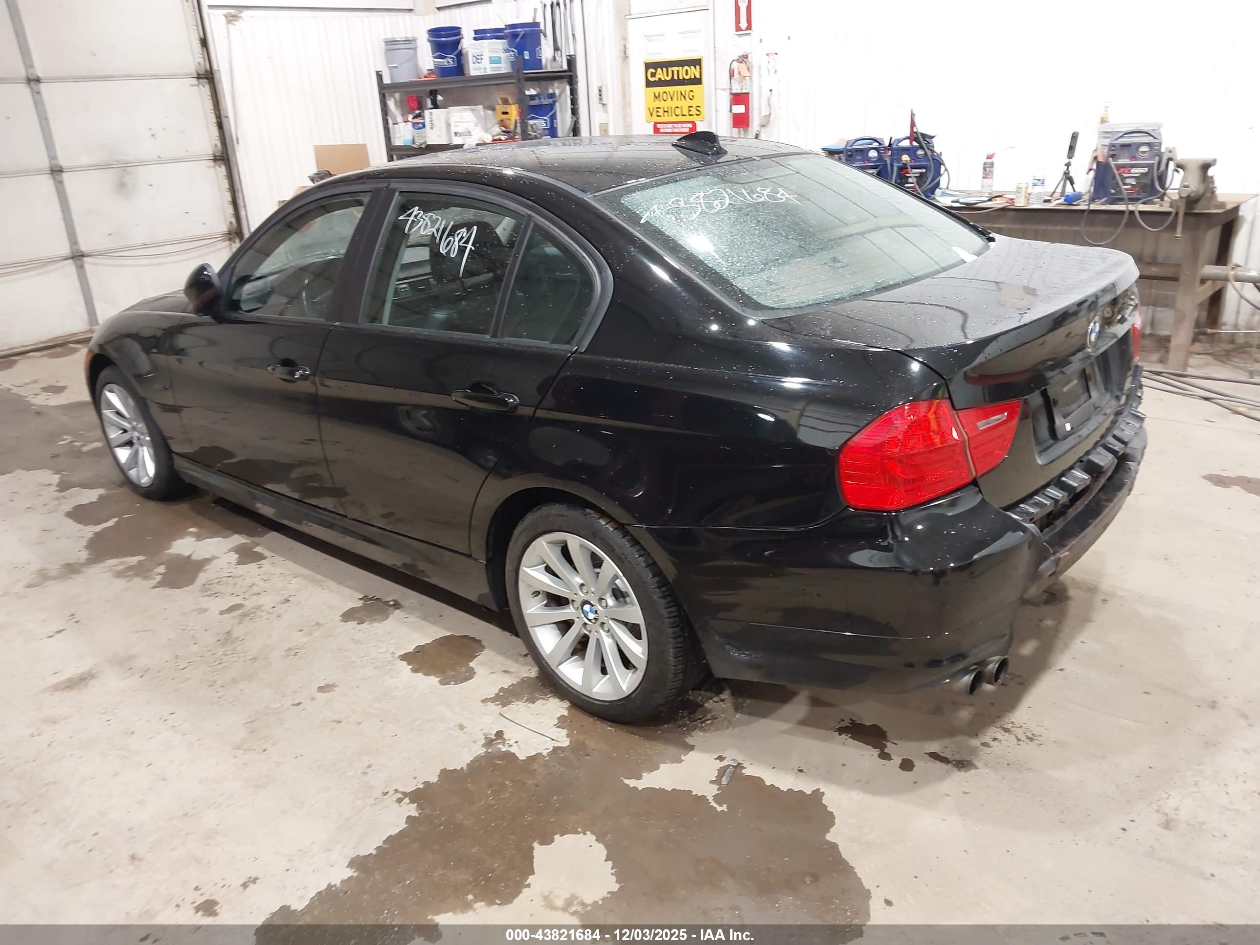 BMW 328I image 3