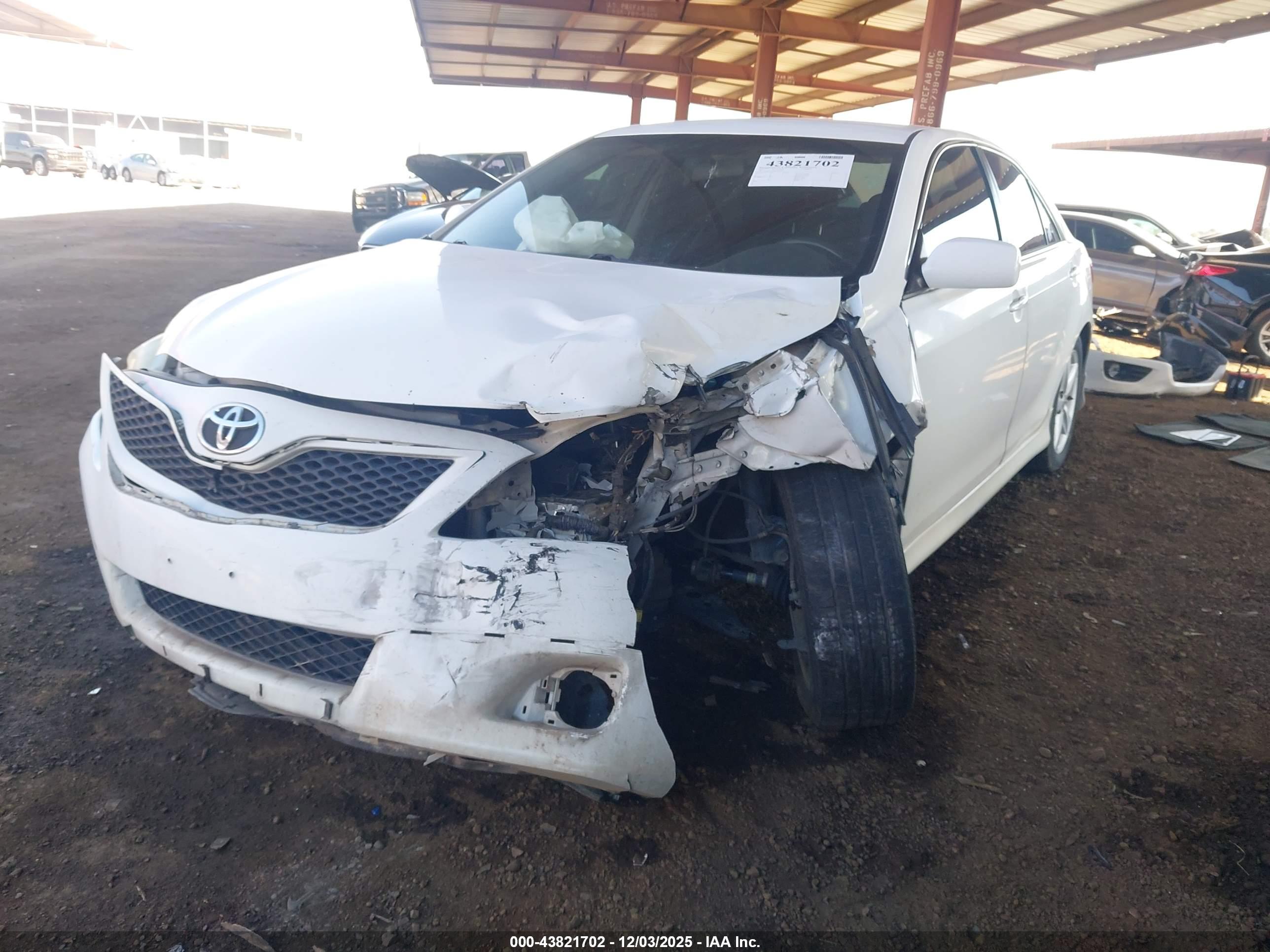 TOYOTA CAMRY image 2