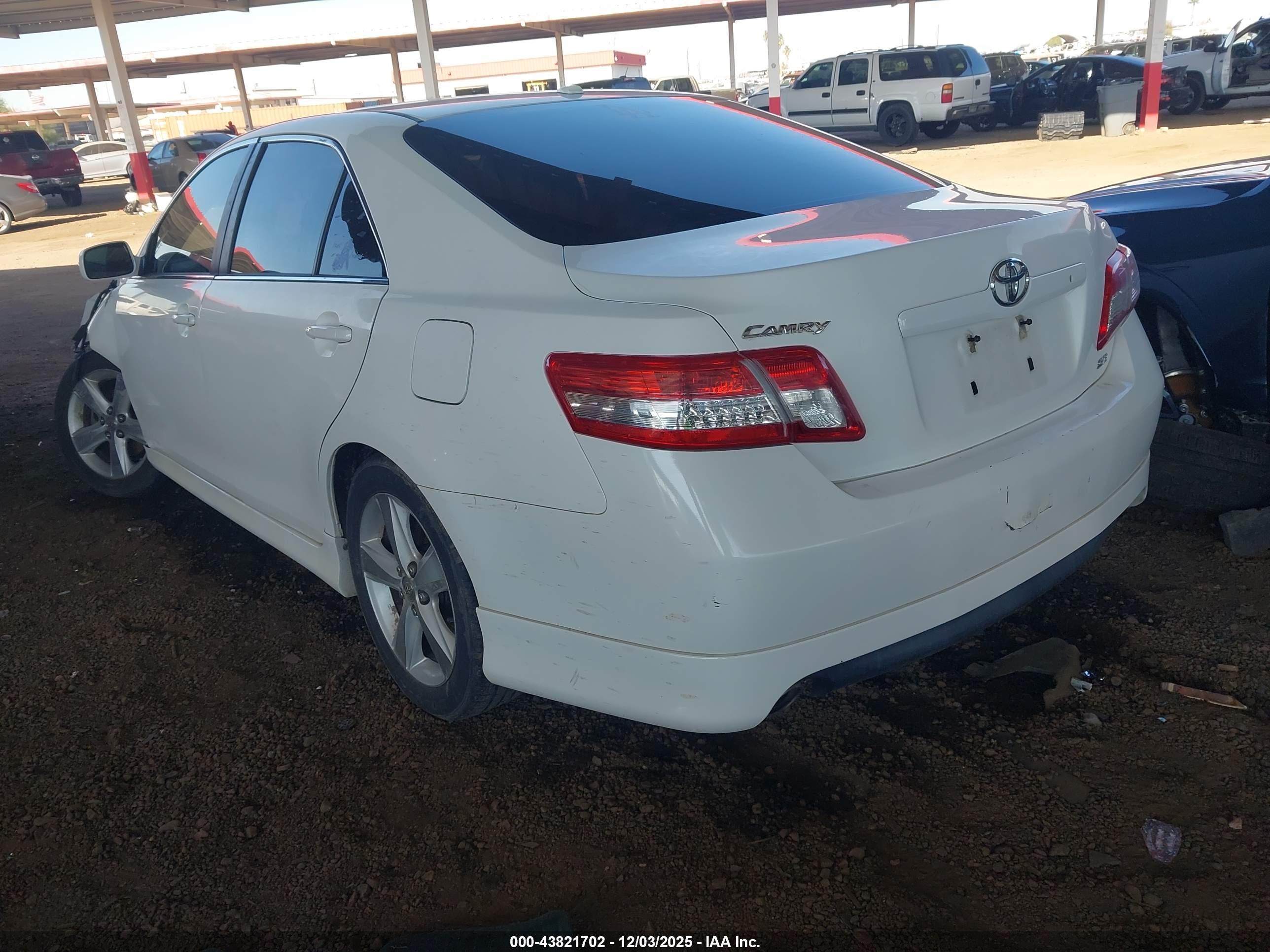 TOYOTA CAMRY image 3