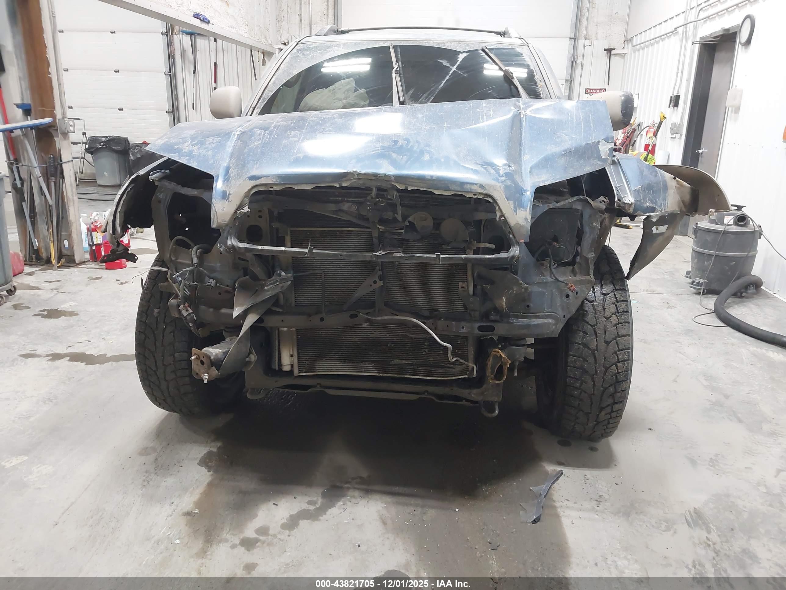 TOYOTA 4RUNNER image 6