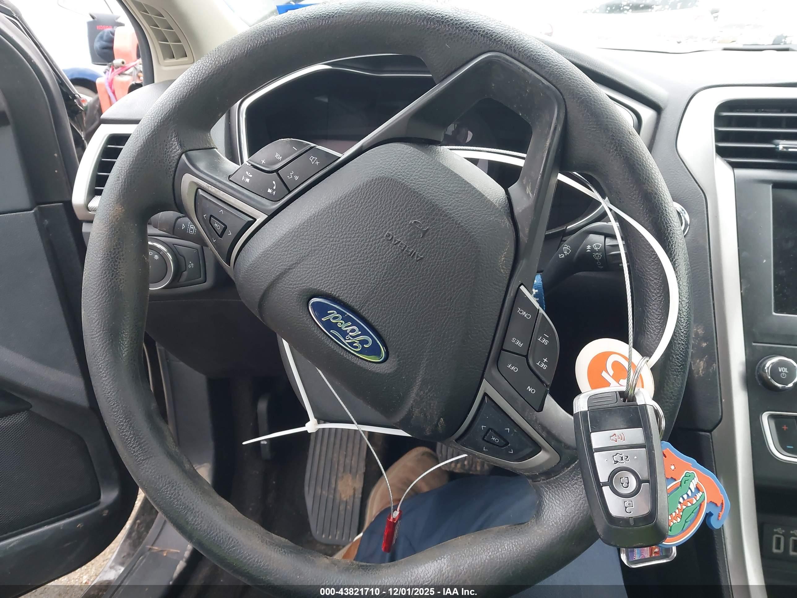 FORD FUSION image 11