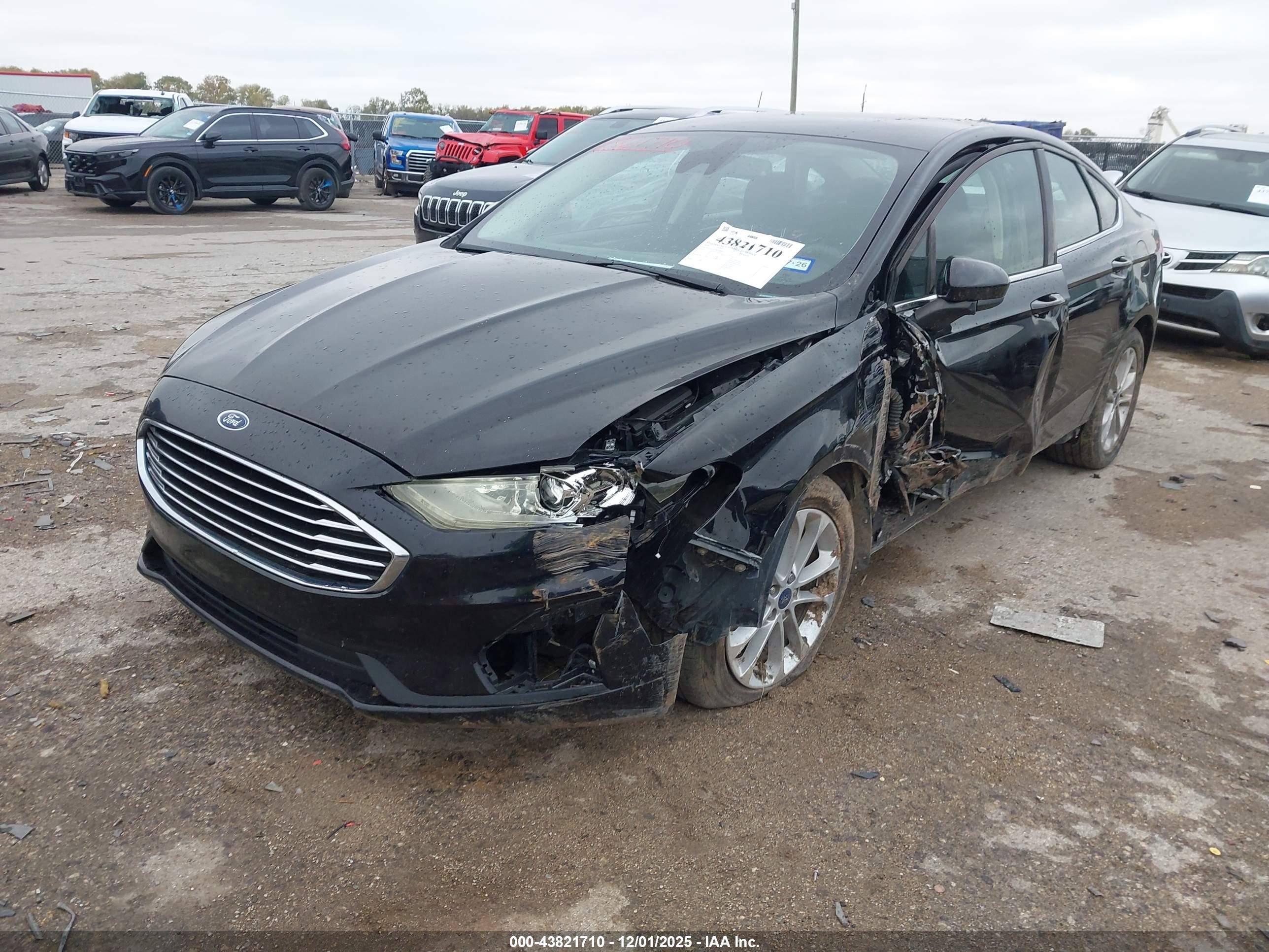 FORD FUSION image 6