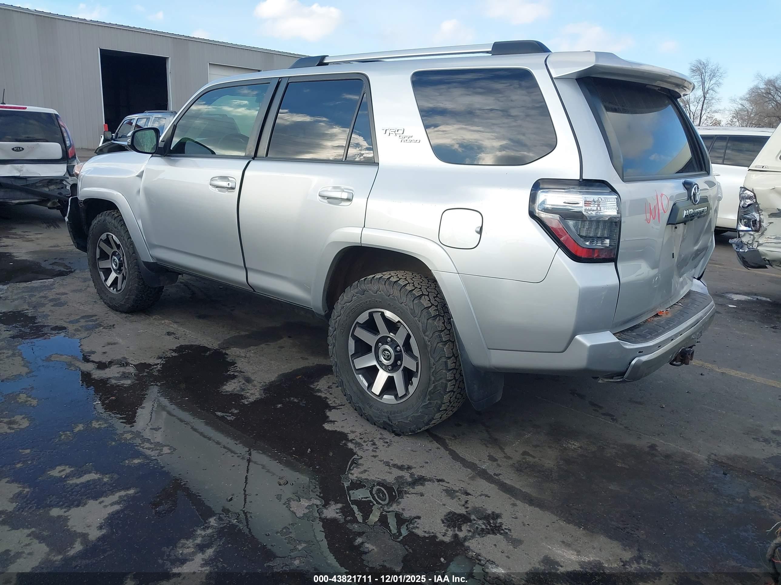 TOYOTA 4RUNNER image 3