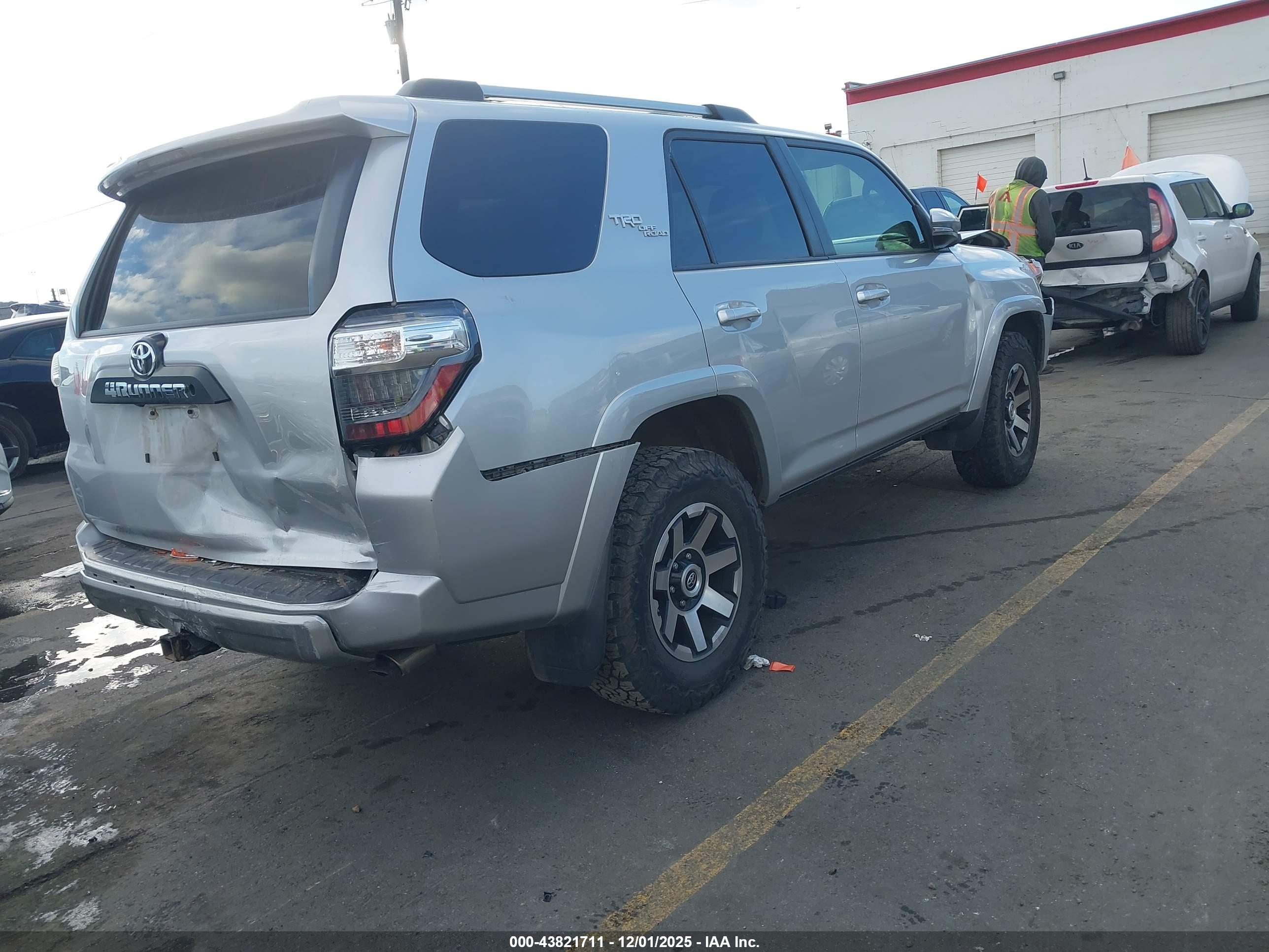 TOYOTA 4RUNNER image 4
