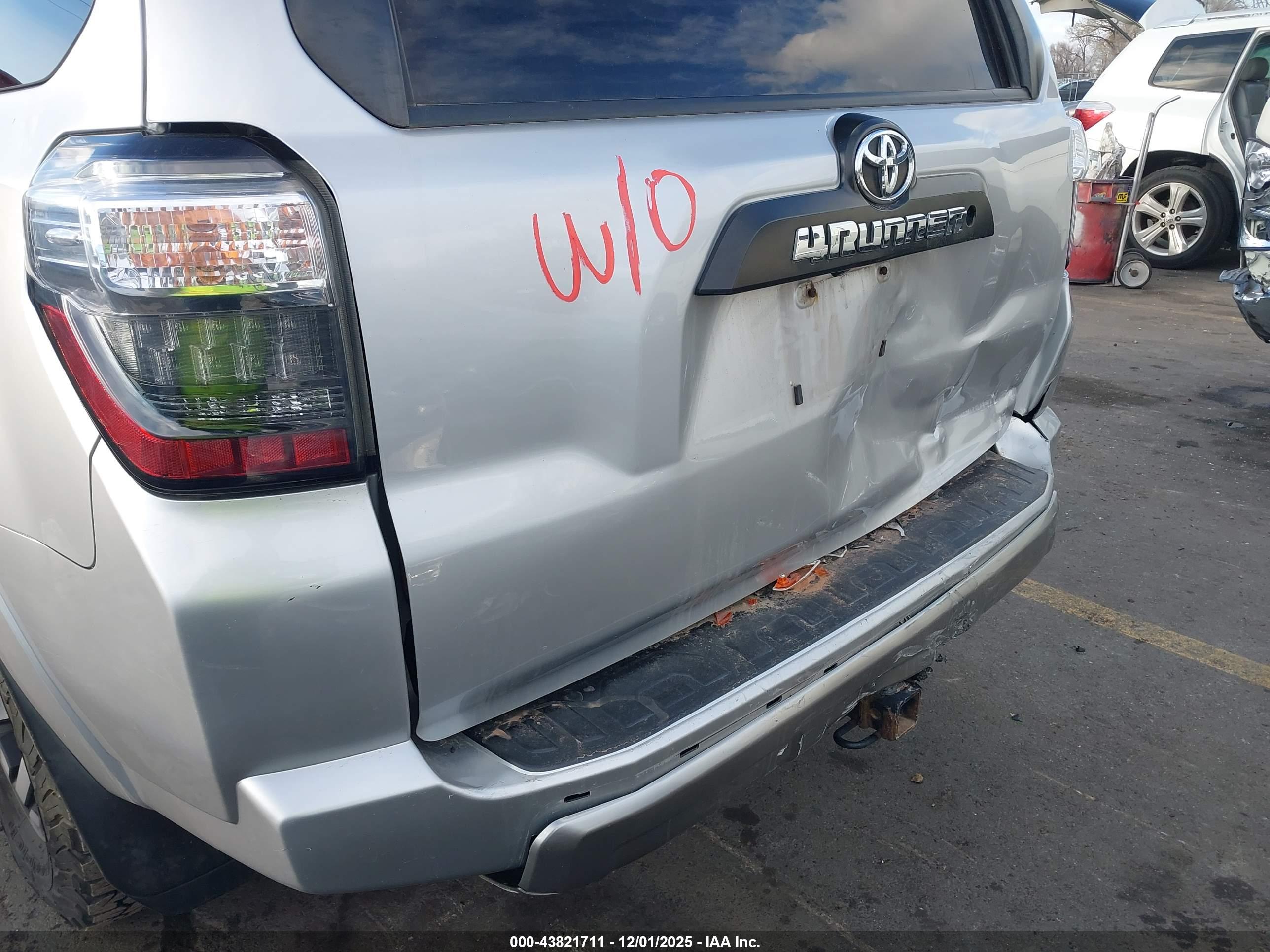 TOYOTA 4RUNNER image 6