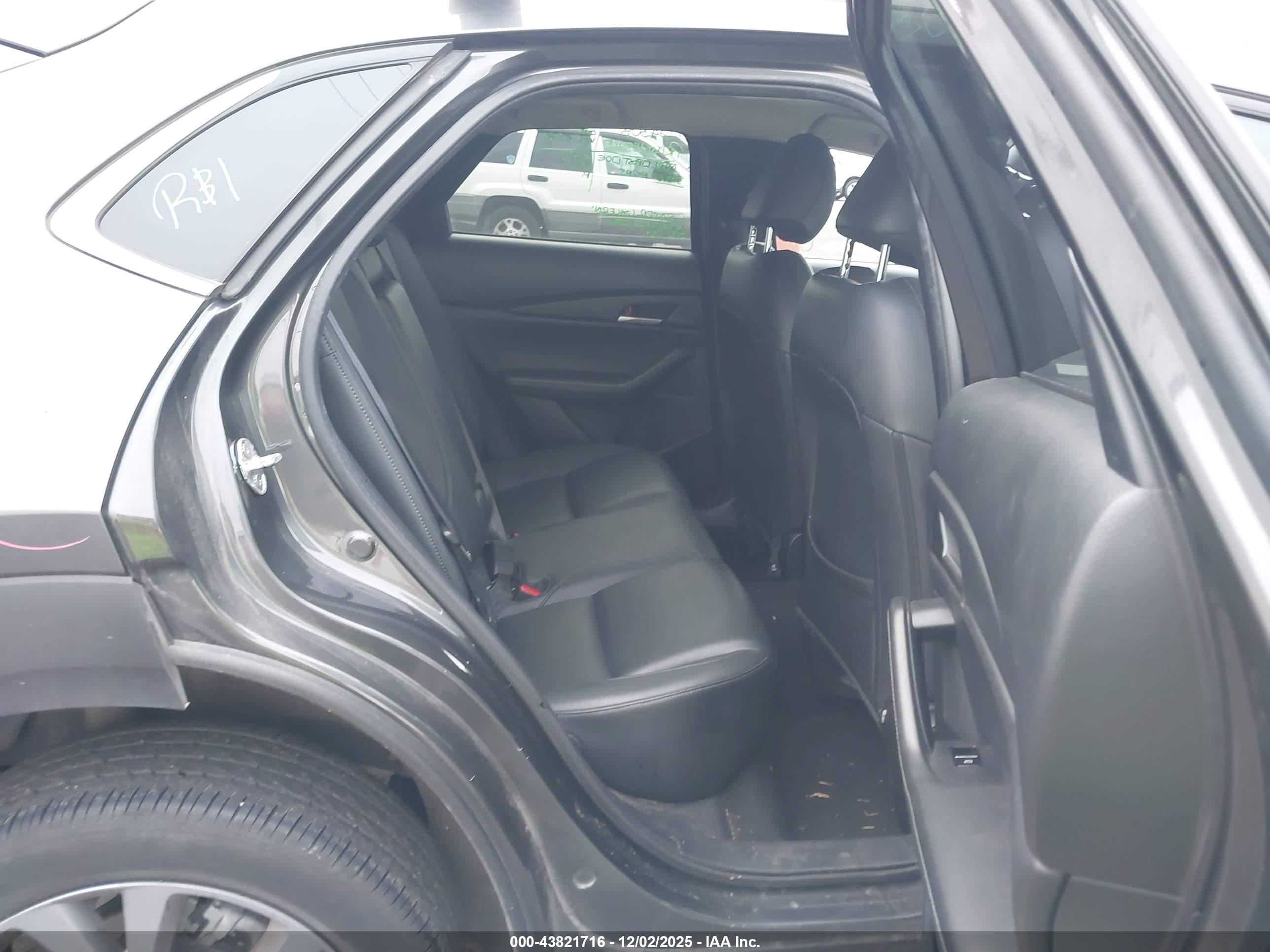 MAZDA CX-30 image 8
