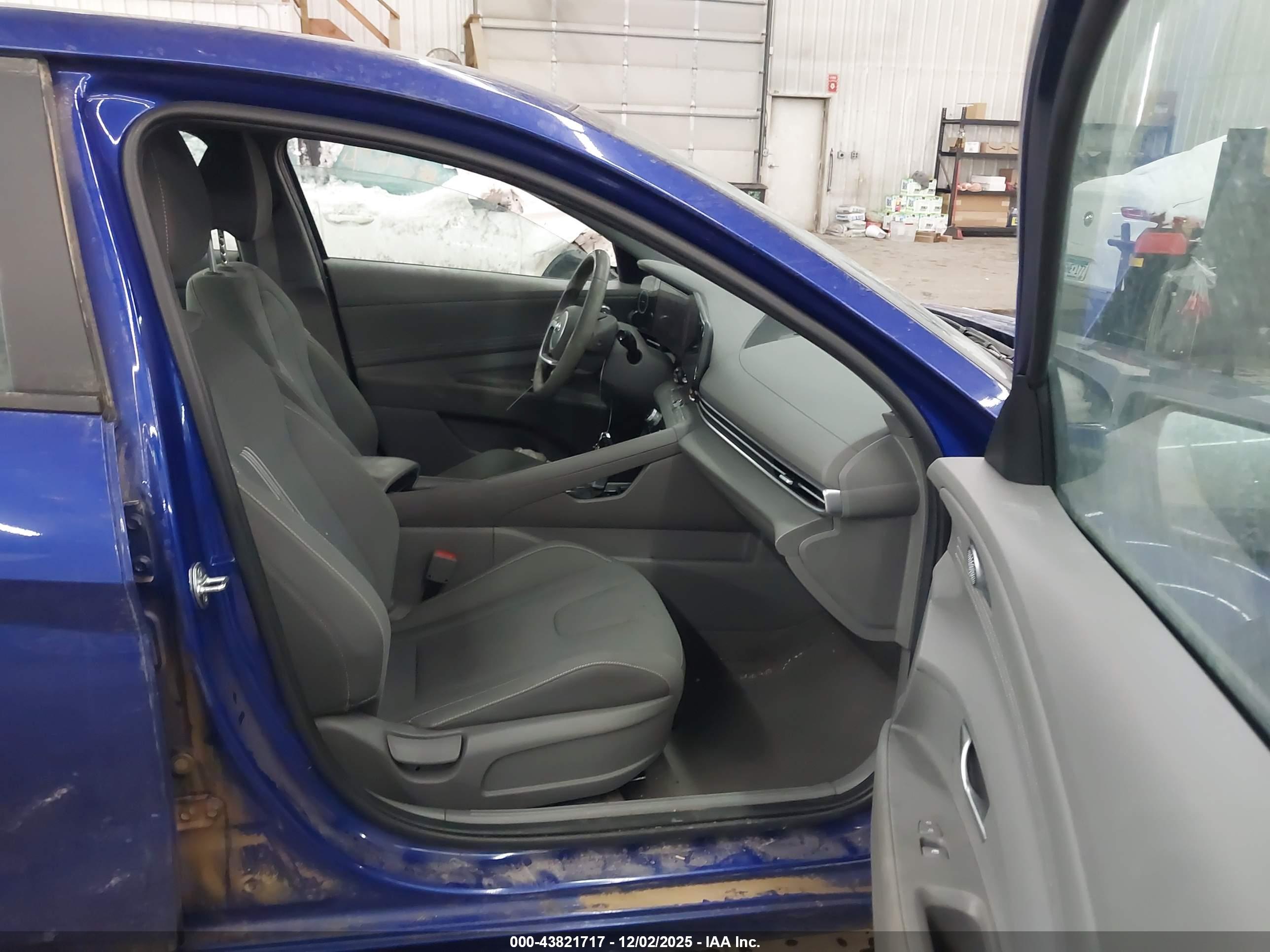 HYUNDAI ELANTRA image 5