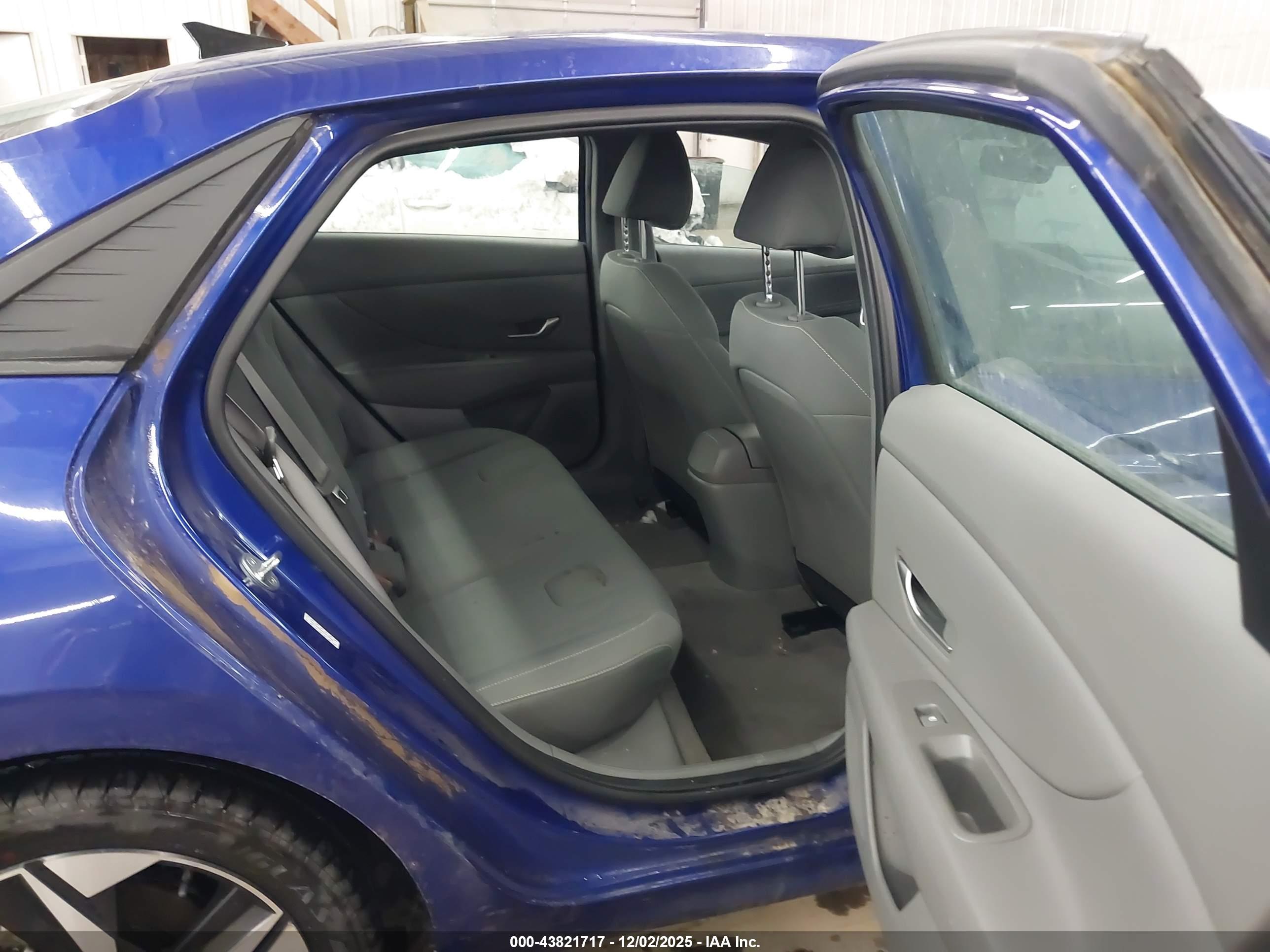 HYUNDAI ELANTRA image 8