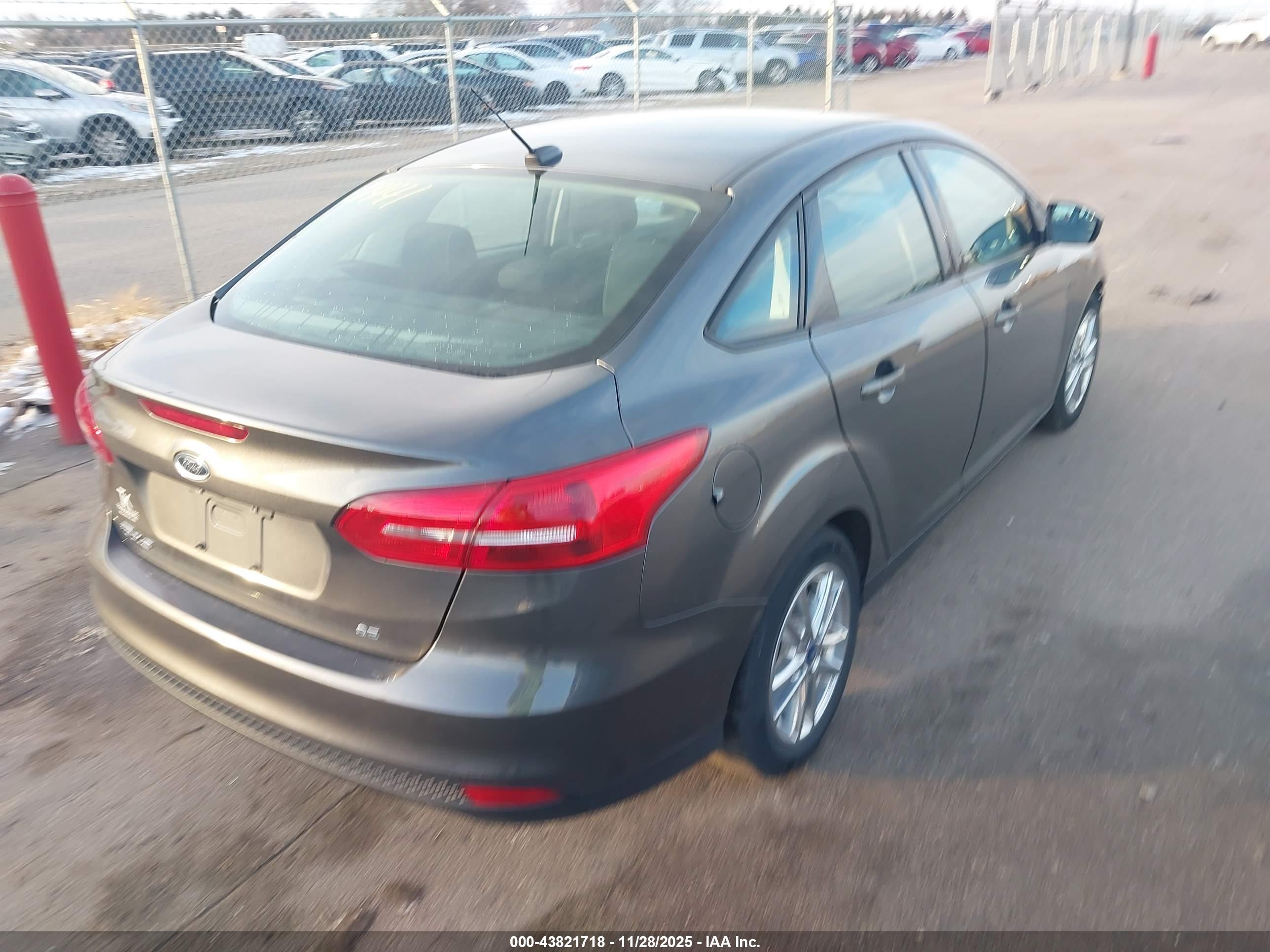 FORD FOCUS image 4