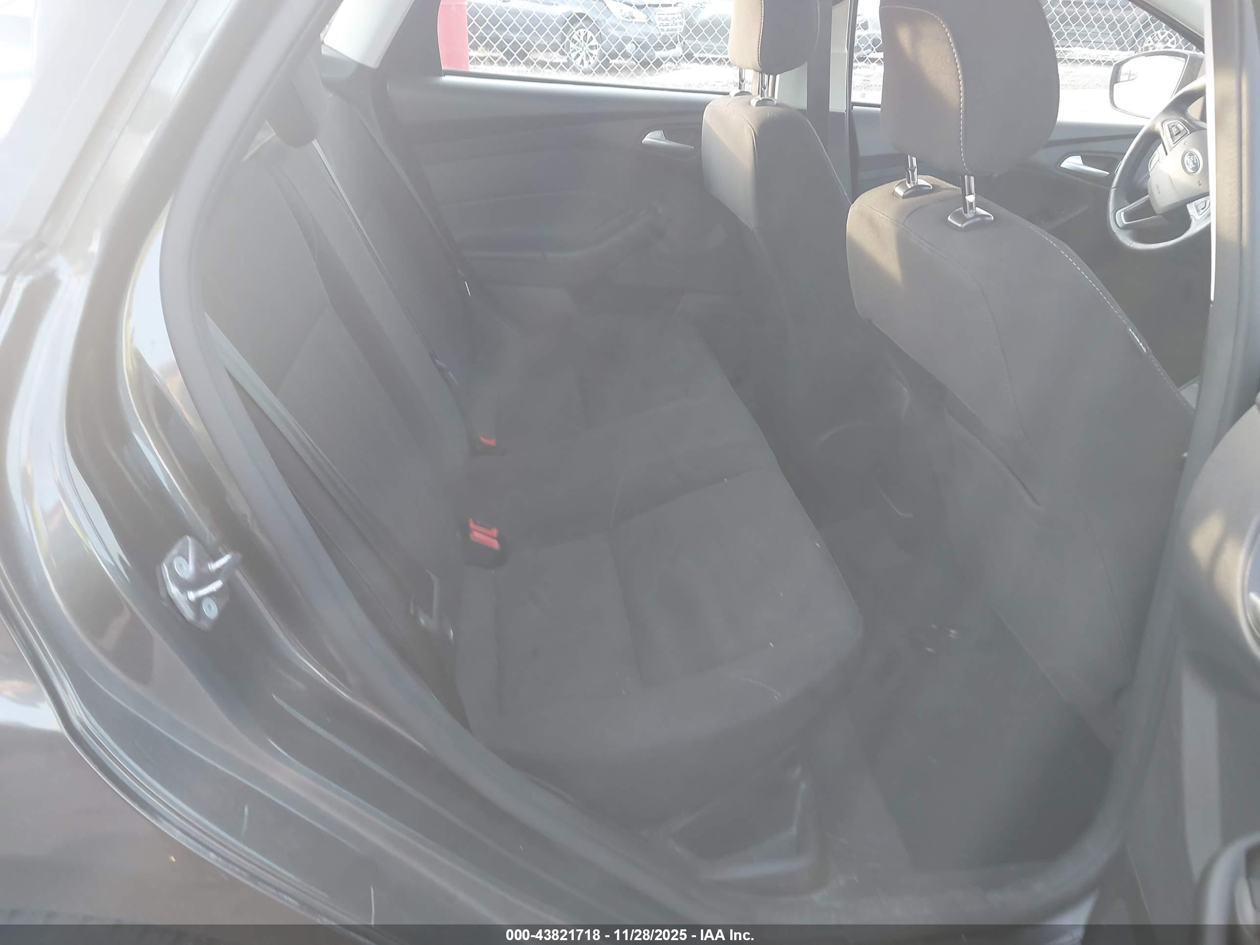FORD FOCUS image 8