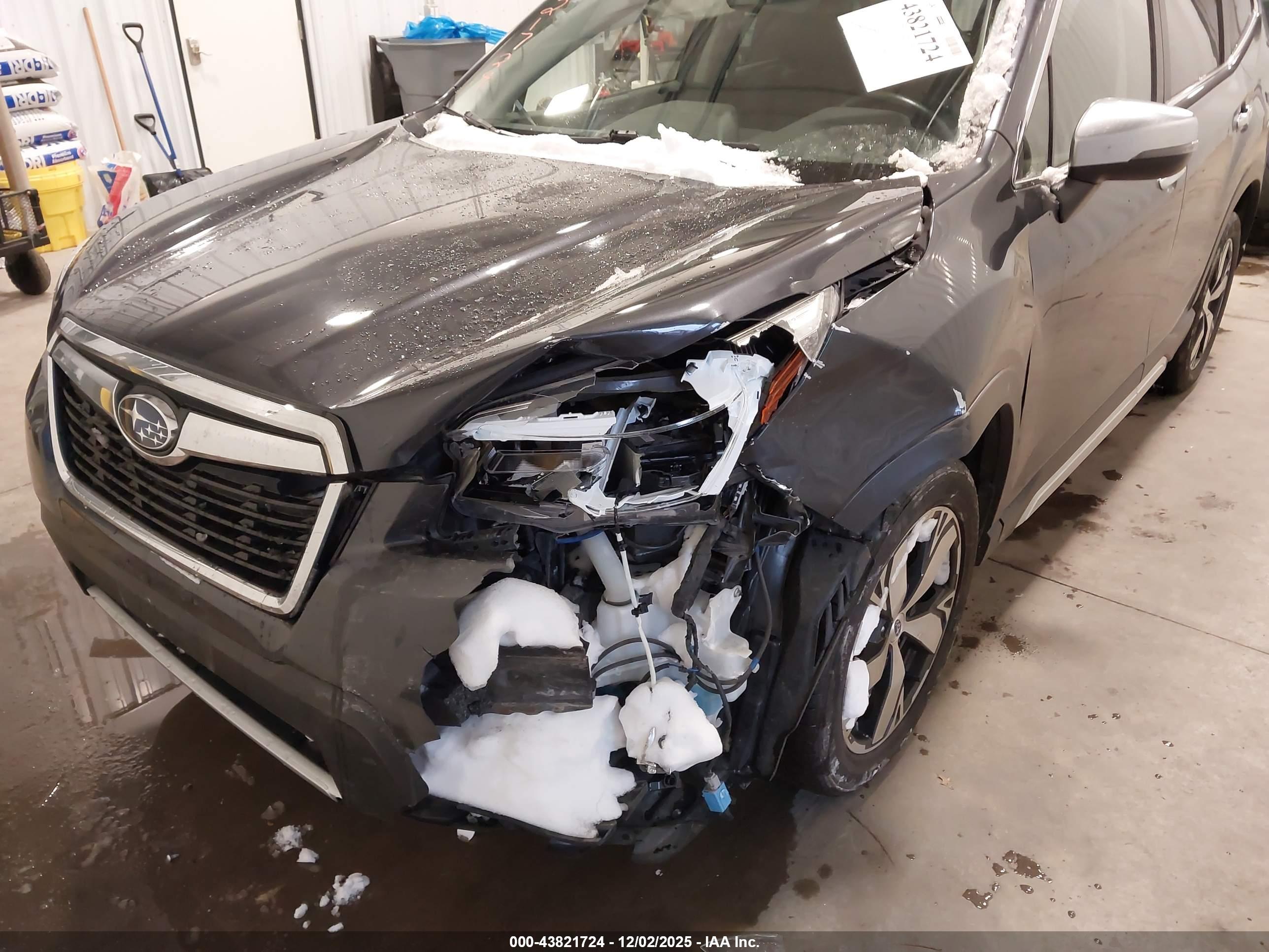 SUBARU FORESTER image 6