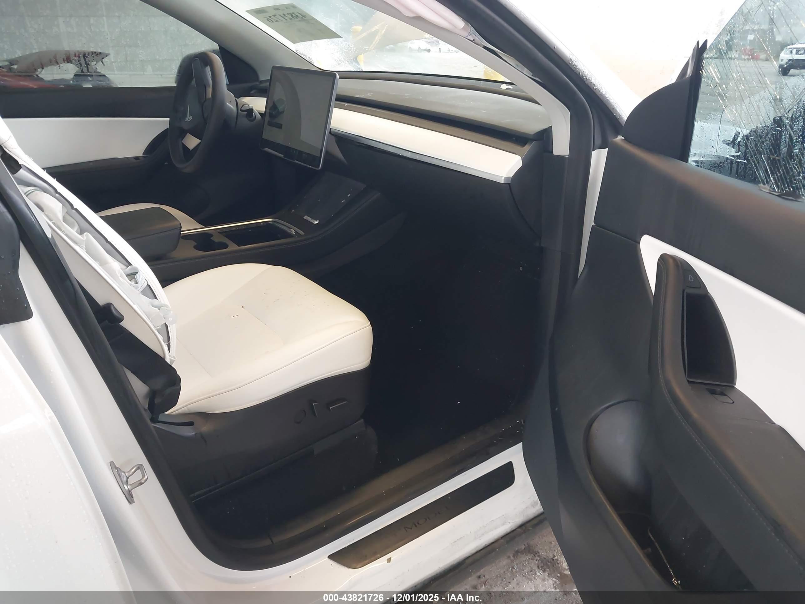 TESLA MODEL image 5
