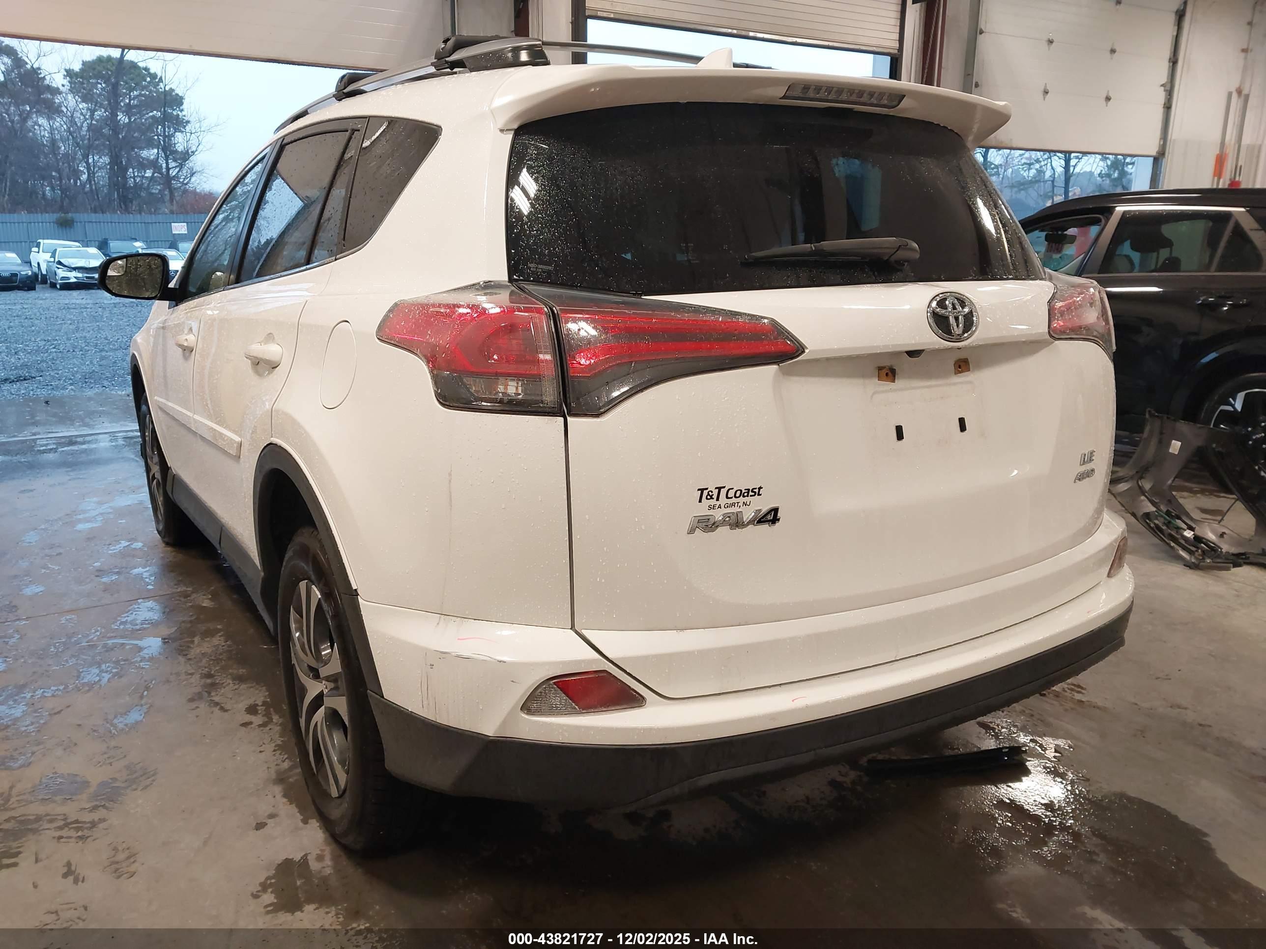 TOYOTA RAV4 image 3