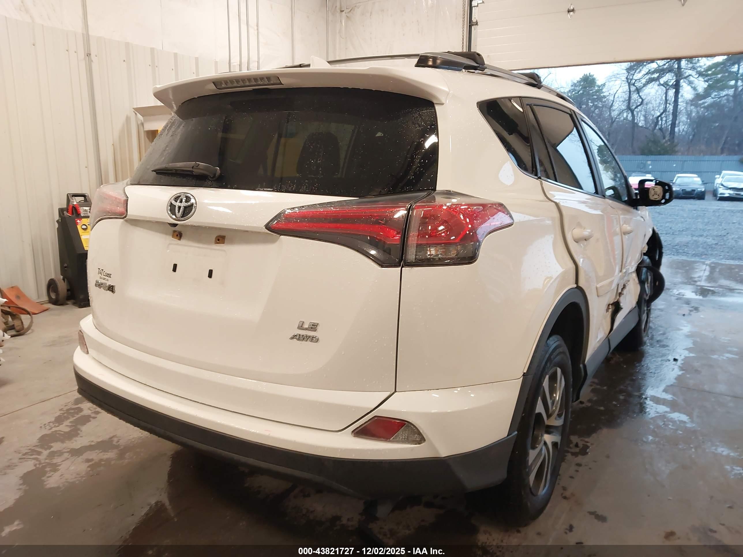 TOYOTA RAV4 image 4