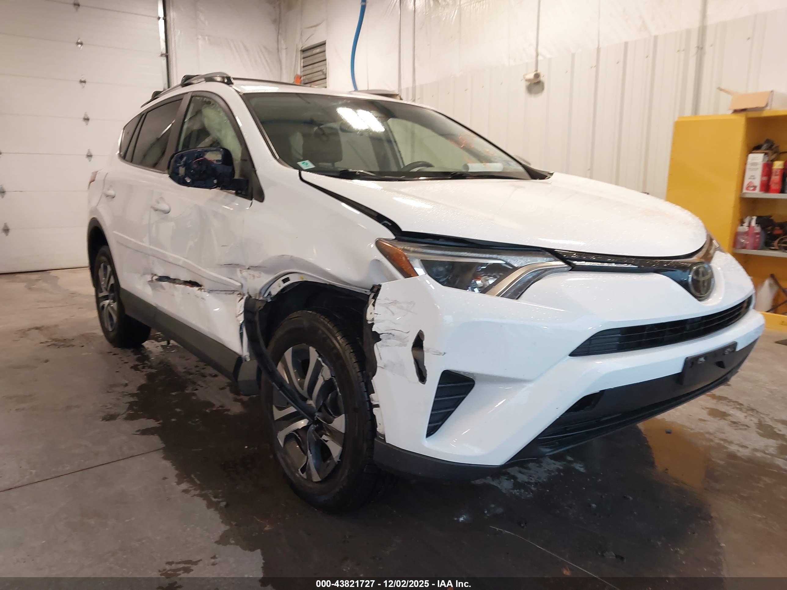 TOYOTA RAV4 image 6