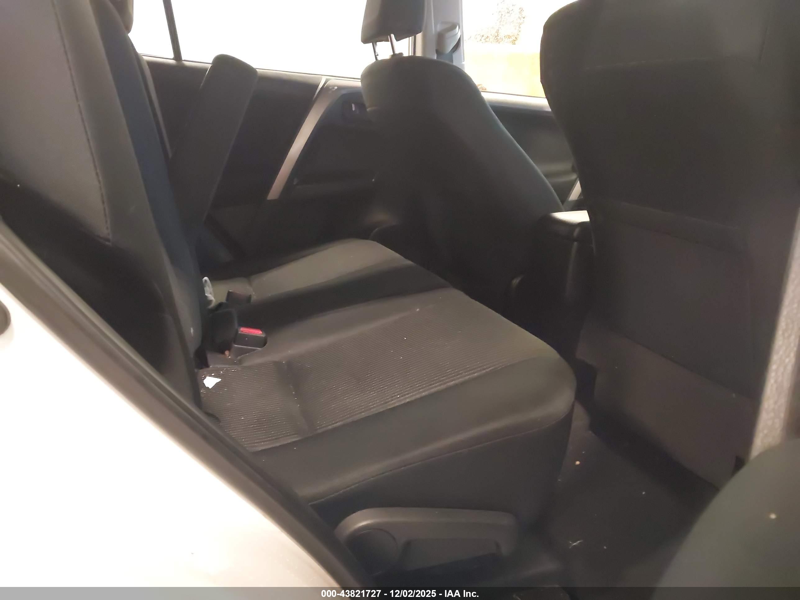 TOYOTA RAV4 image 8