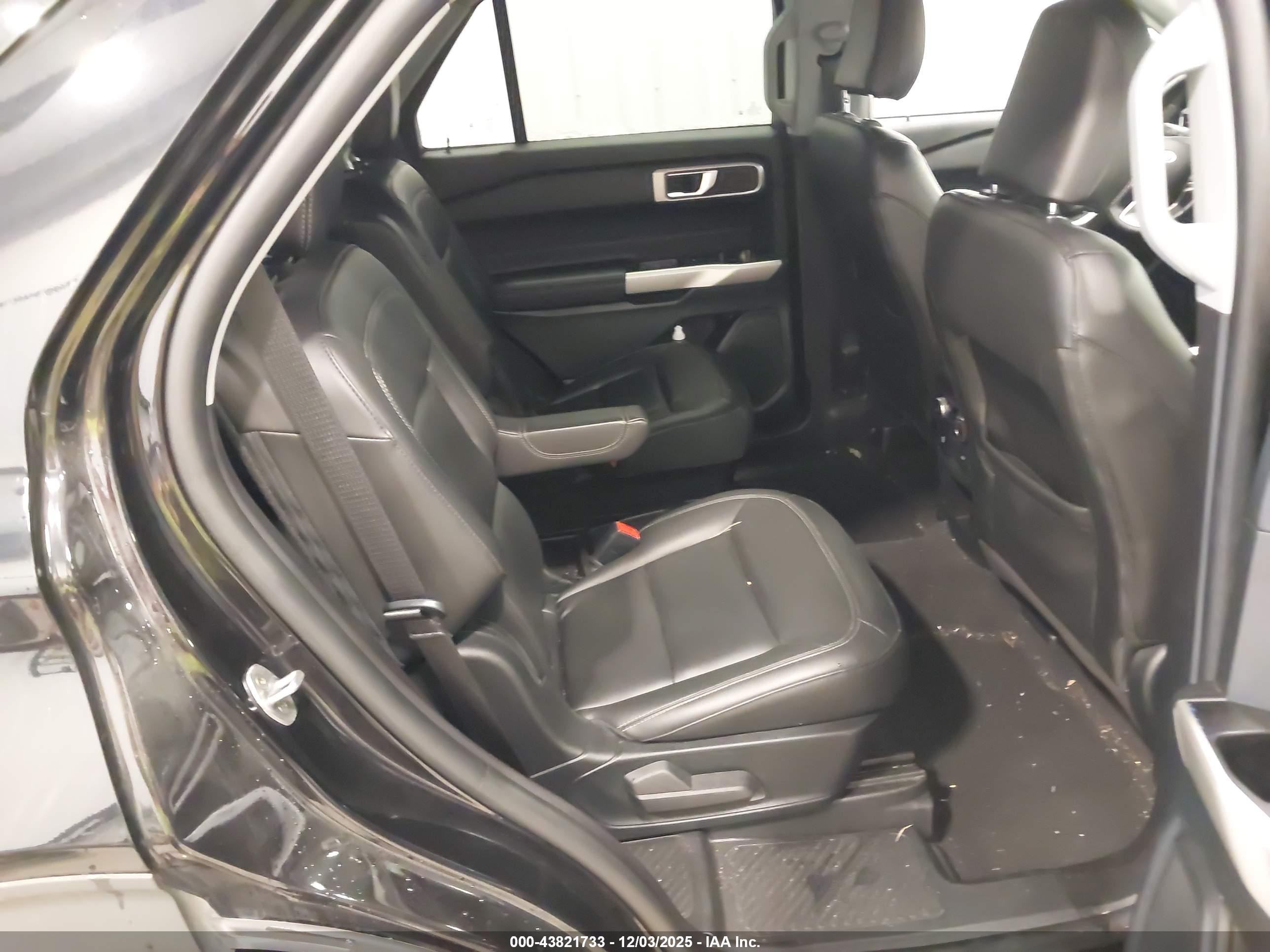 FORD EXPLORER image 8