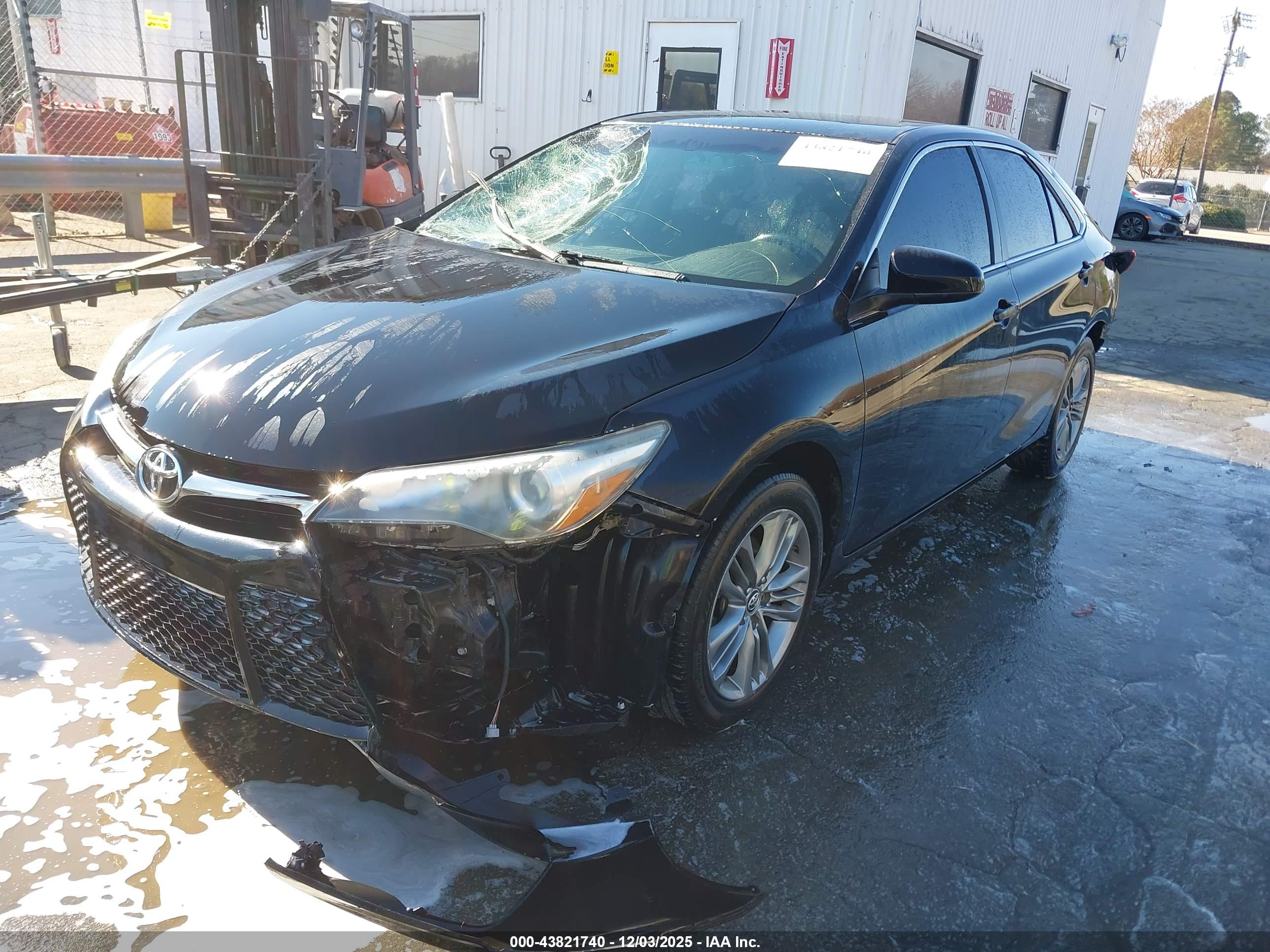 TOYOTA CAMRY image 2
